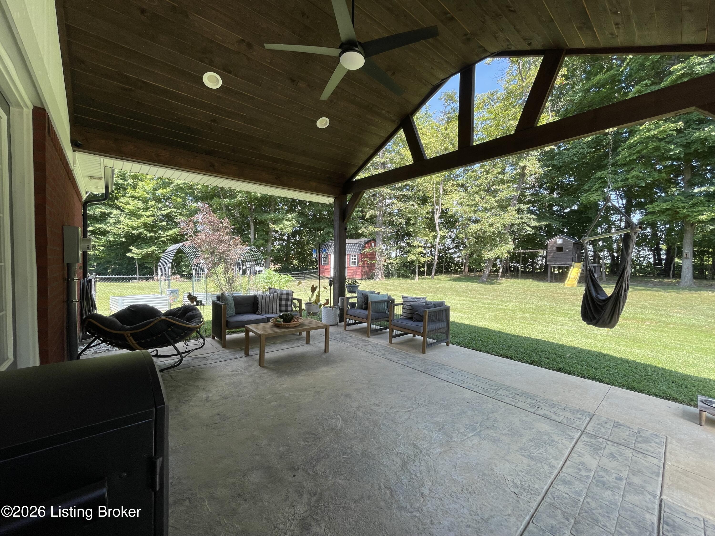 140 Peabody Loop Property Photo 3