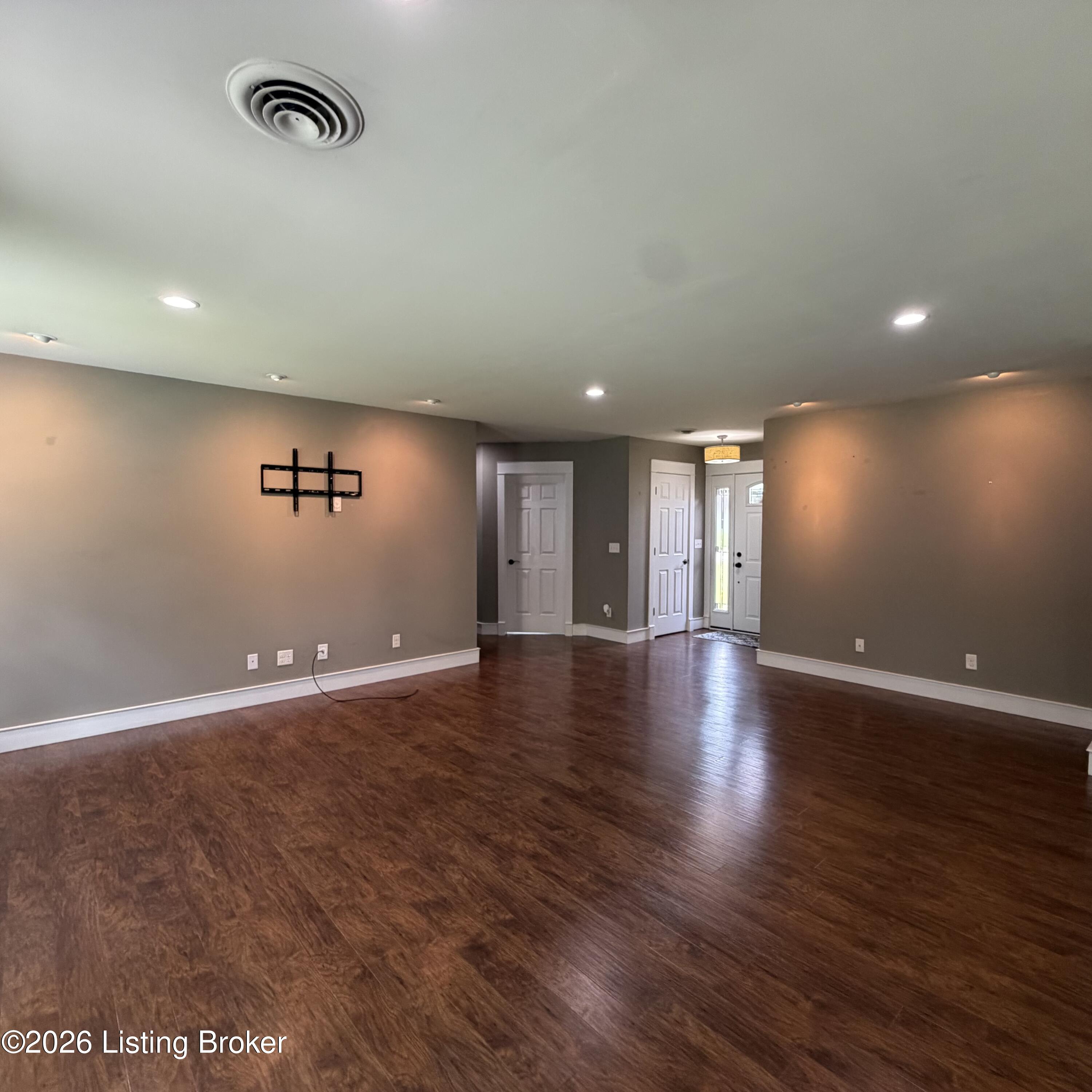 2812 Oakwood Dr Property Photo 3