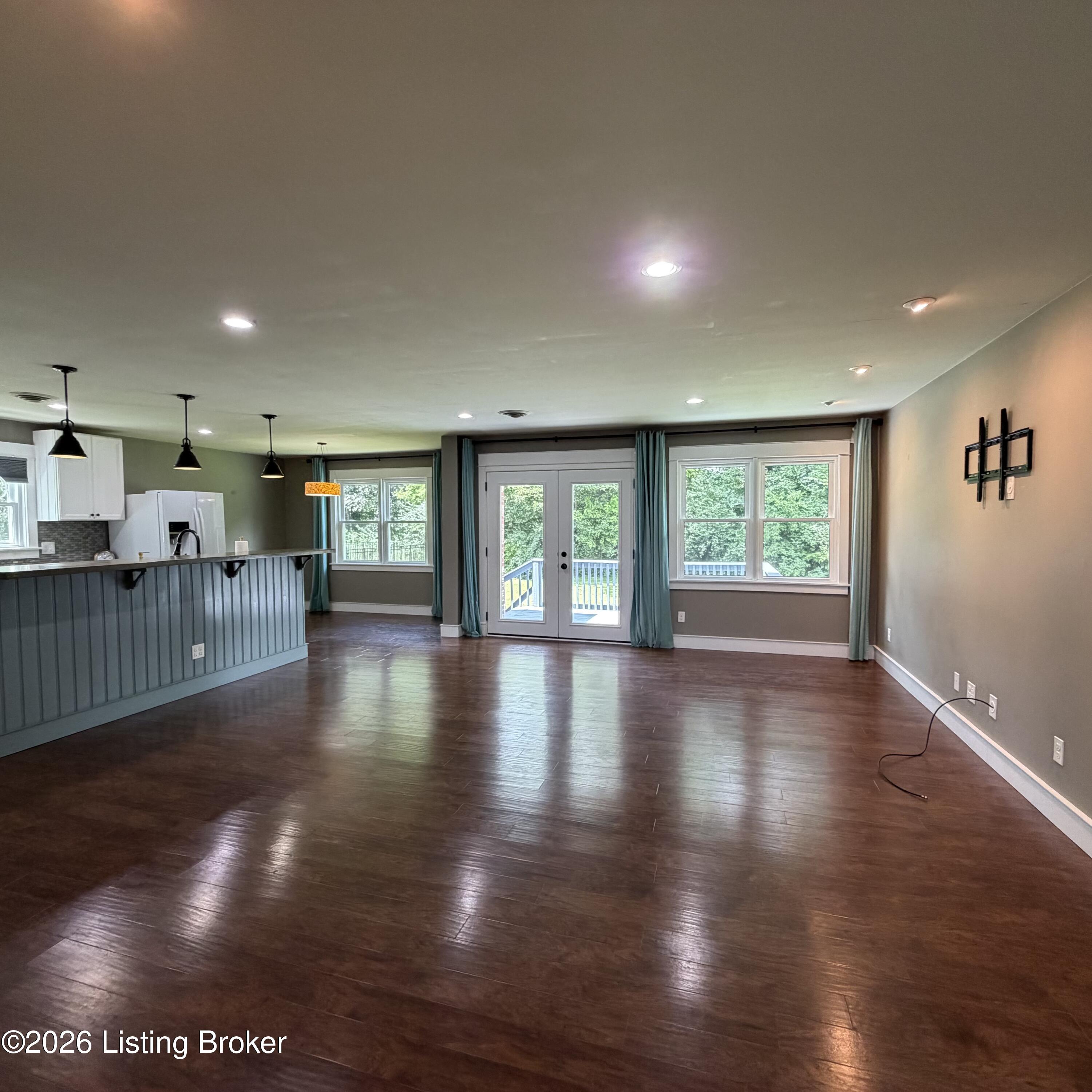 2812 Oakwood Dr Property Photo 4