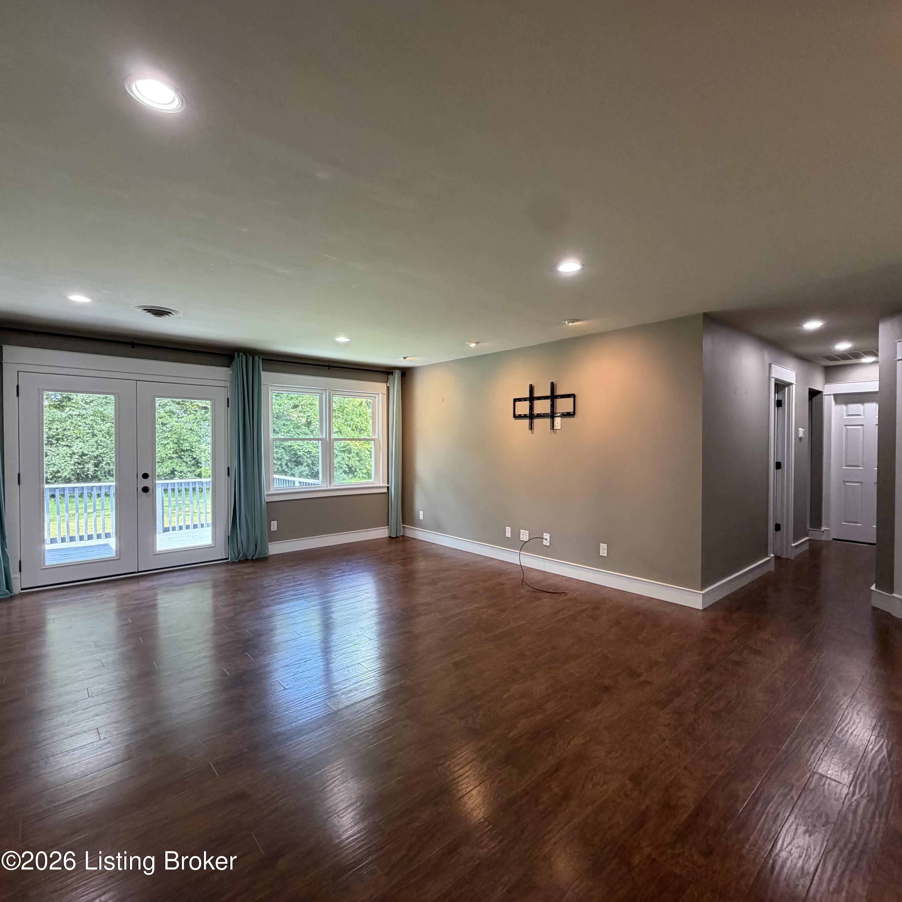 2812 Oakwood Dr Property Photo 5