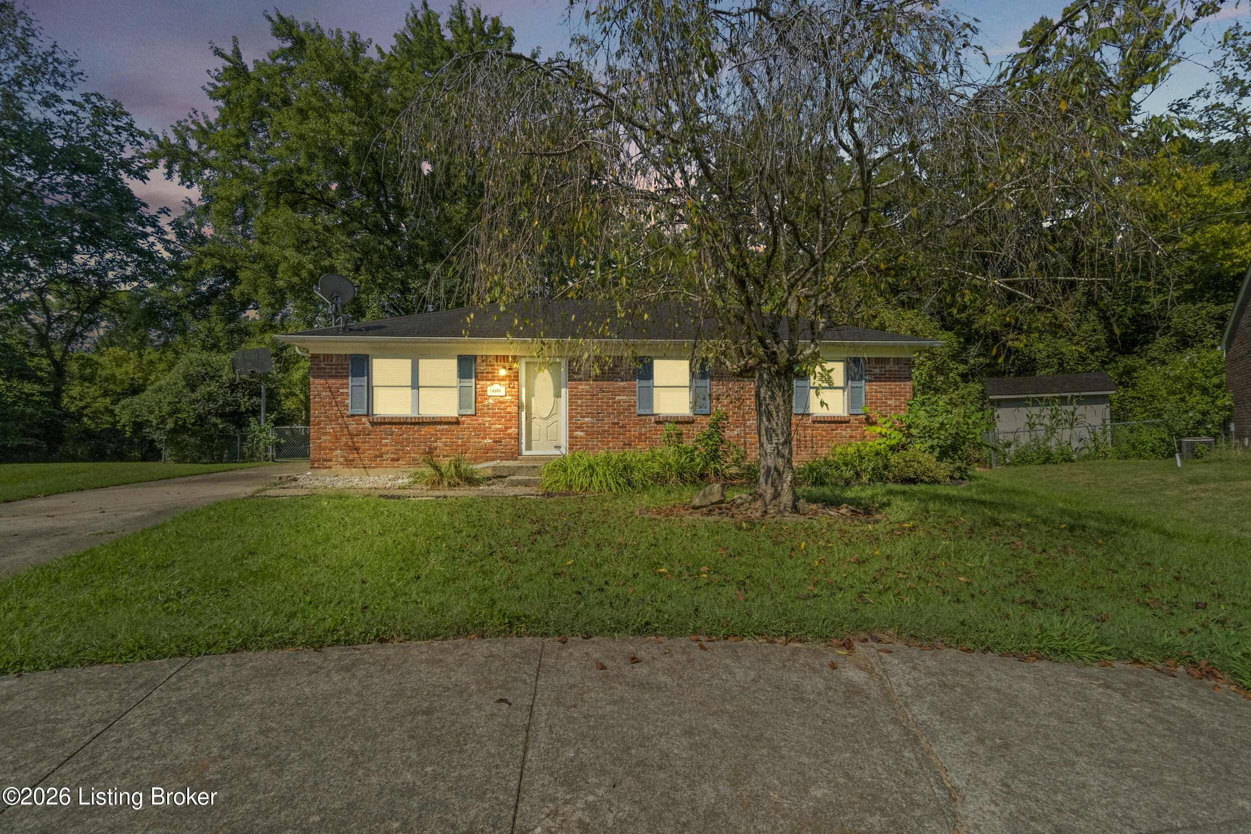 6905 Boxwood Ct Property Photo 2