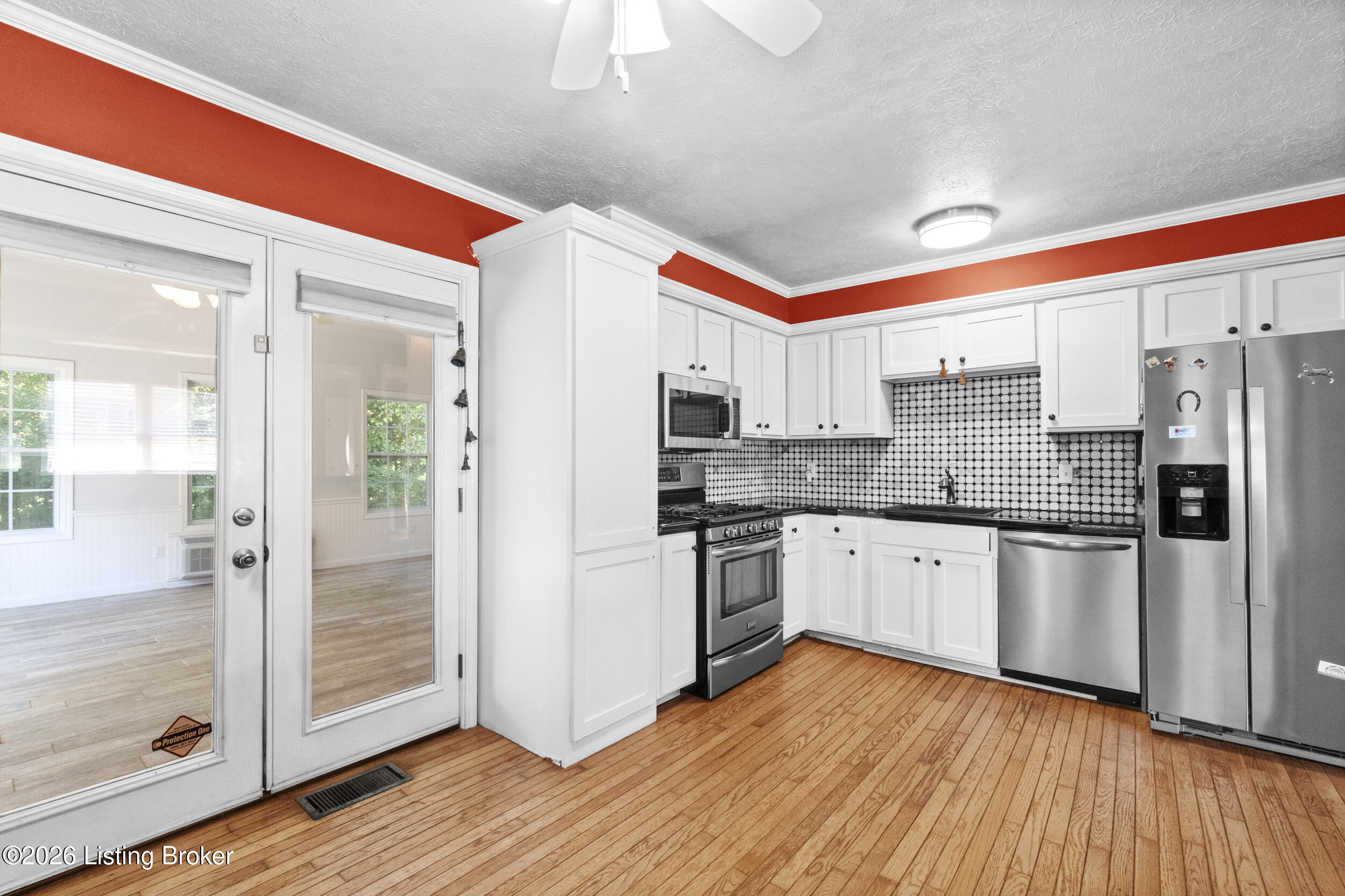 6905 Boxwood Ct Property Photo 9