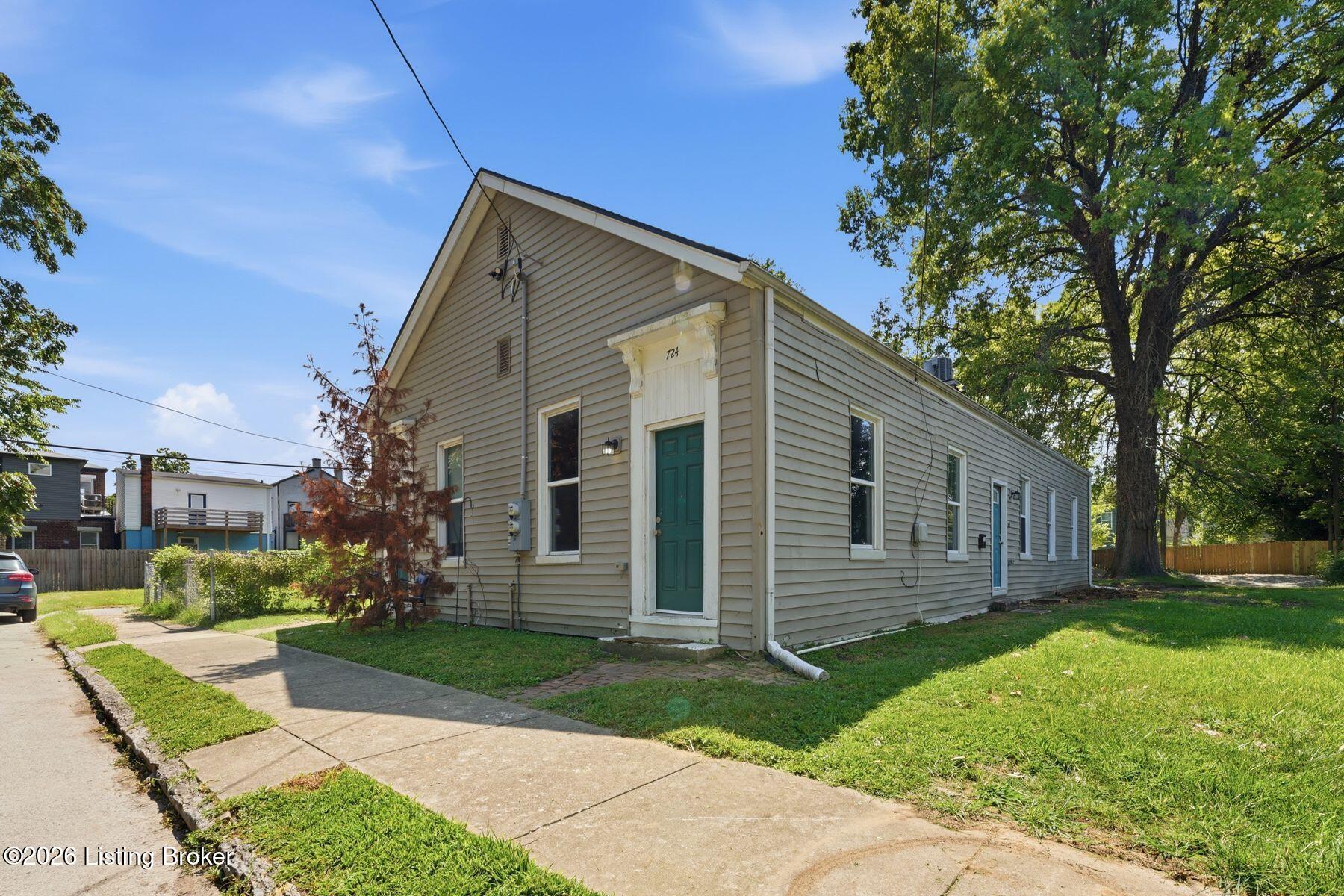 724 E Coke Property Photo 4