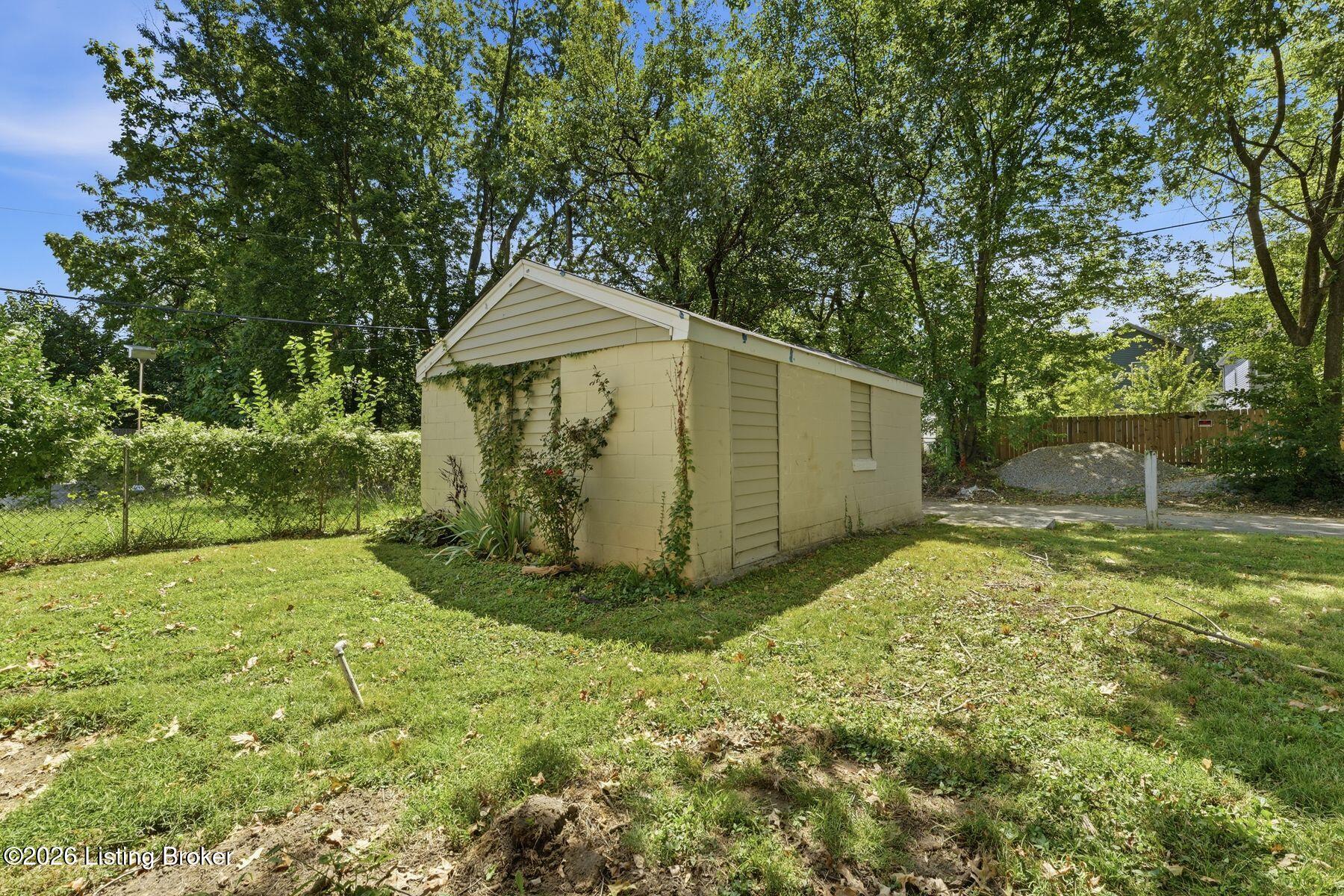 724 E Coke Property Photo 23