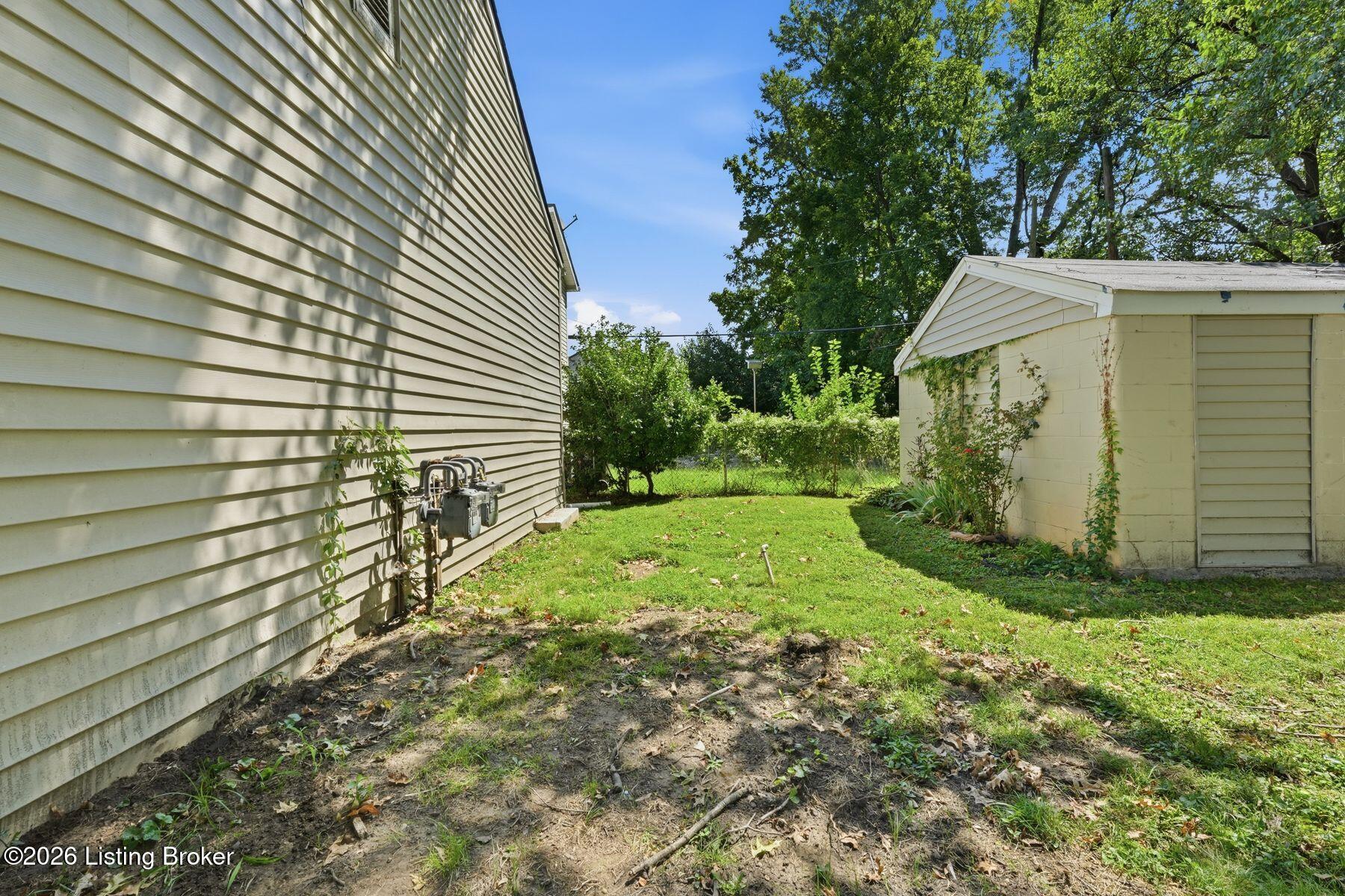 724 E Coke Property Photo 24