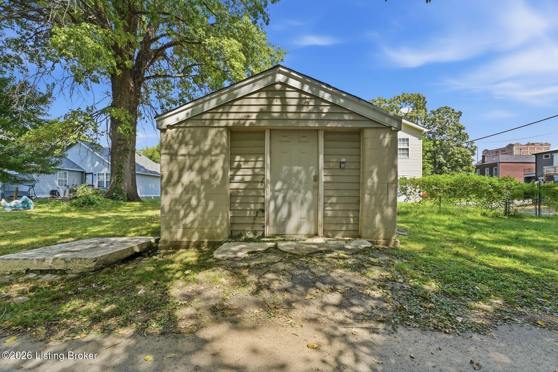 724 E Coke Property Photo 43