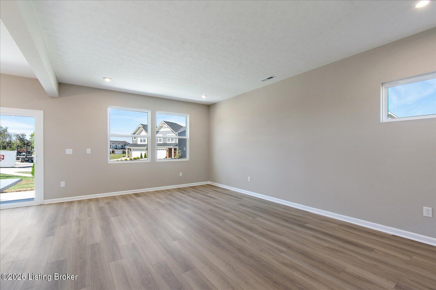 615 Falling Leaf Dr 128-b Property Photo 8