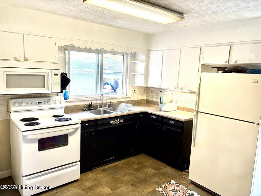 2320 Donna Rd Property Photo 5
