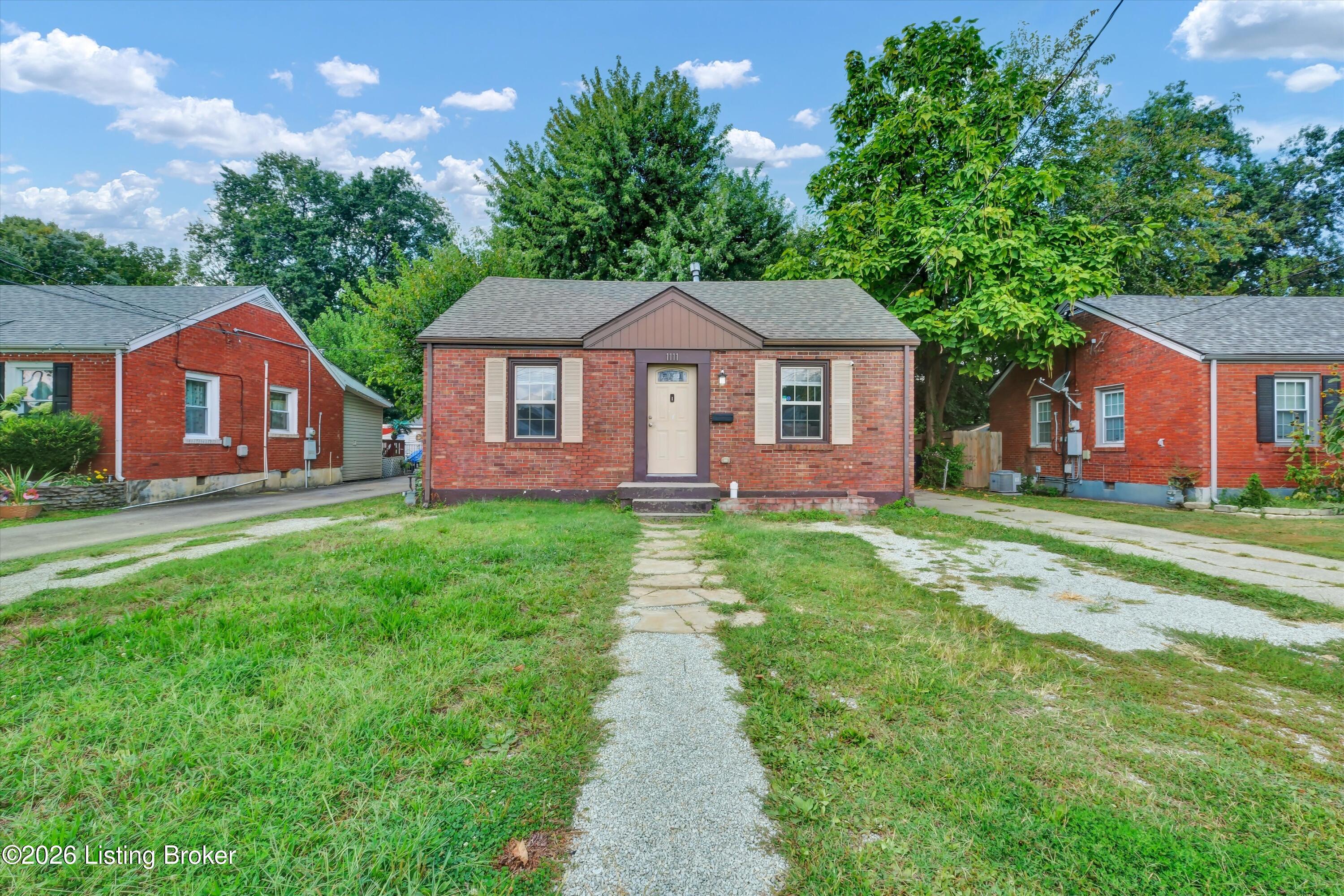 1111 W Indian Trail Property Photo 1