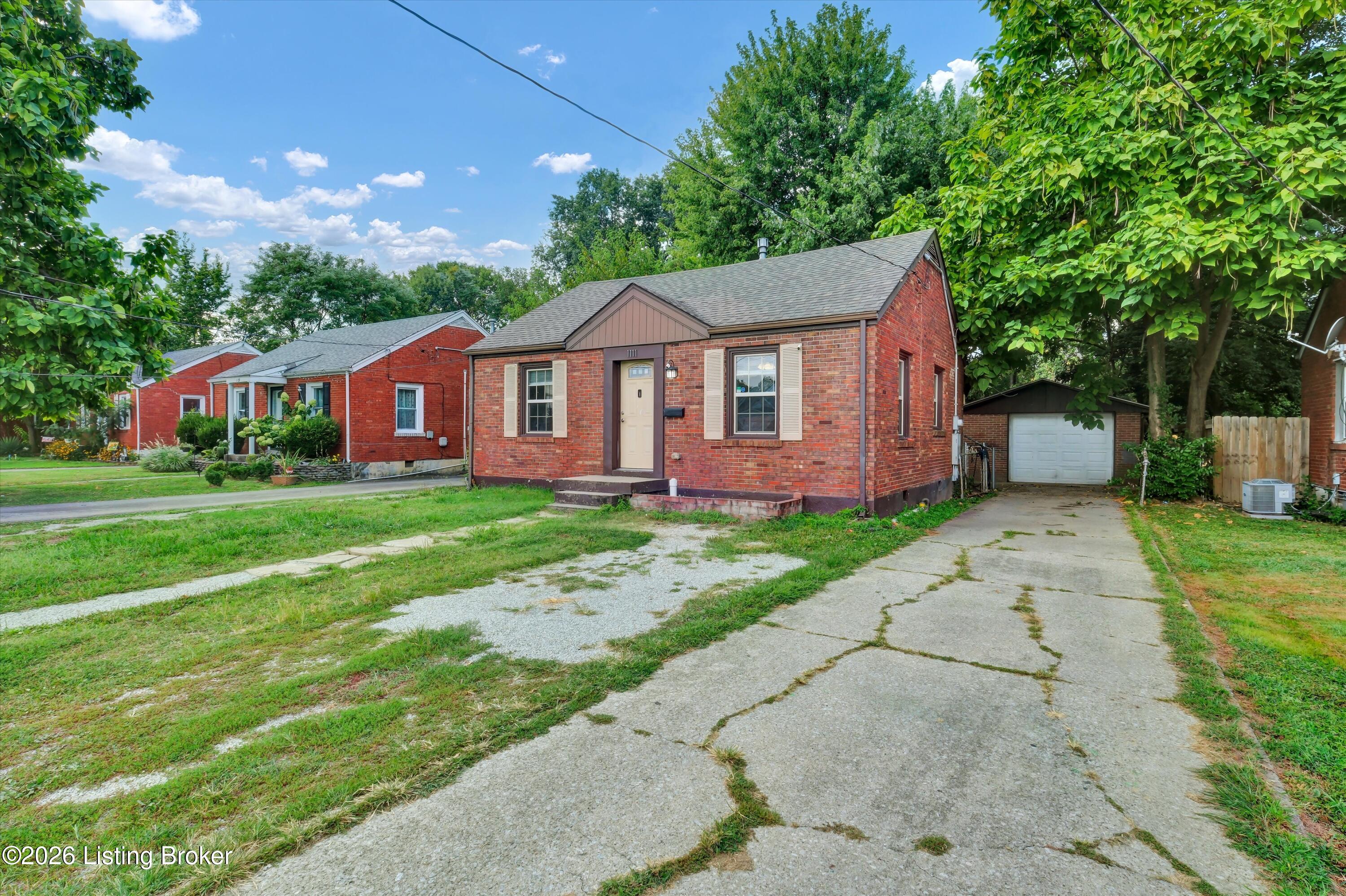 1111 W Indian Trail Property Photo 2