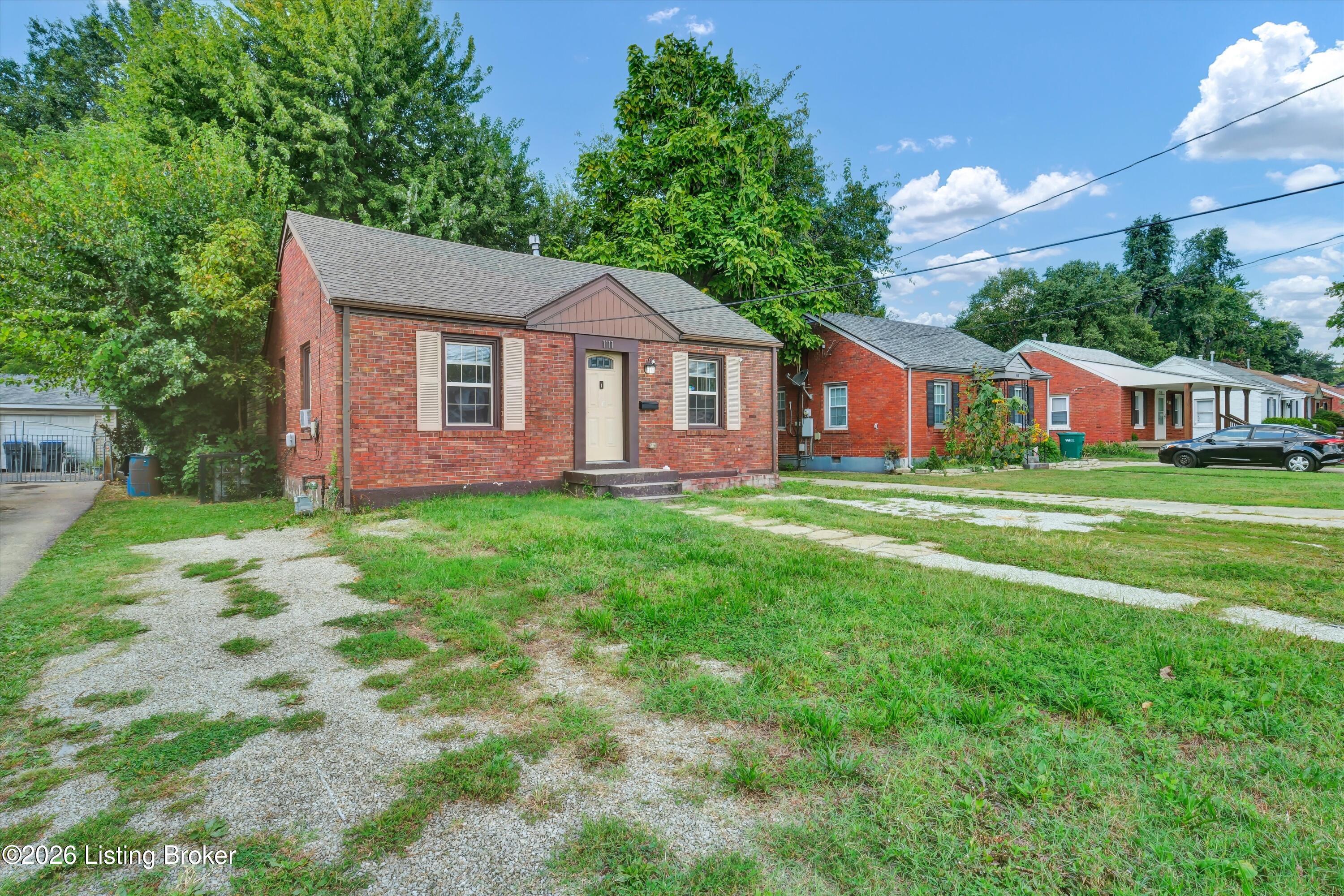 1111 W Indian Trail Property Photo 3