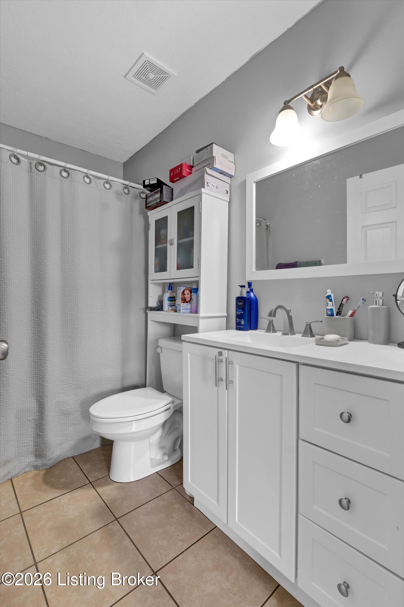 1111 W Indian Trail Property Photo 14