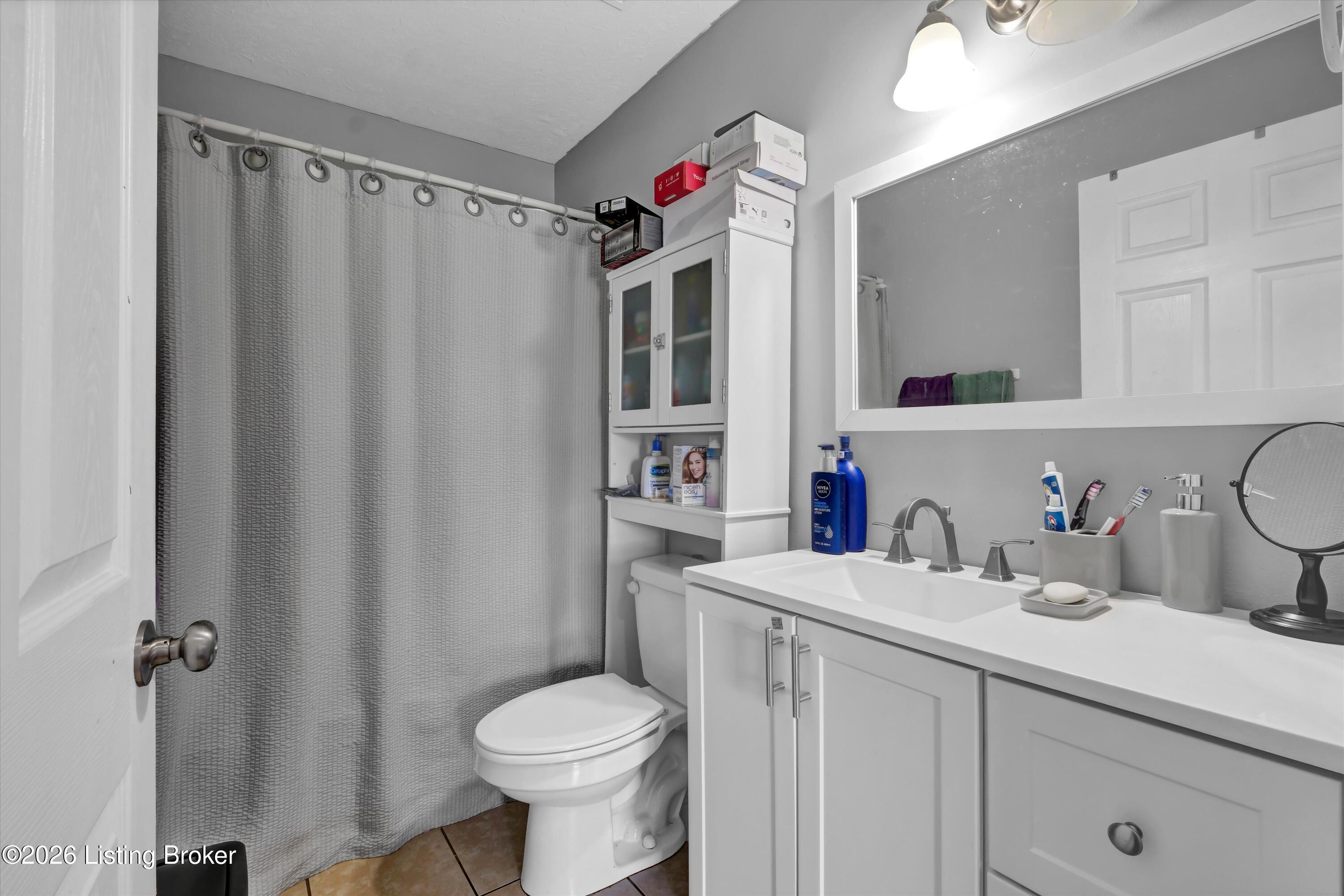 1111 W Indian Trail Property Photo 15