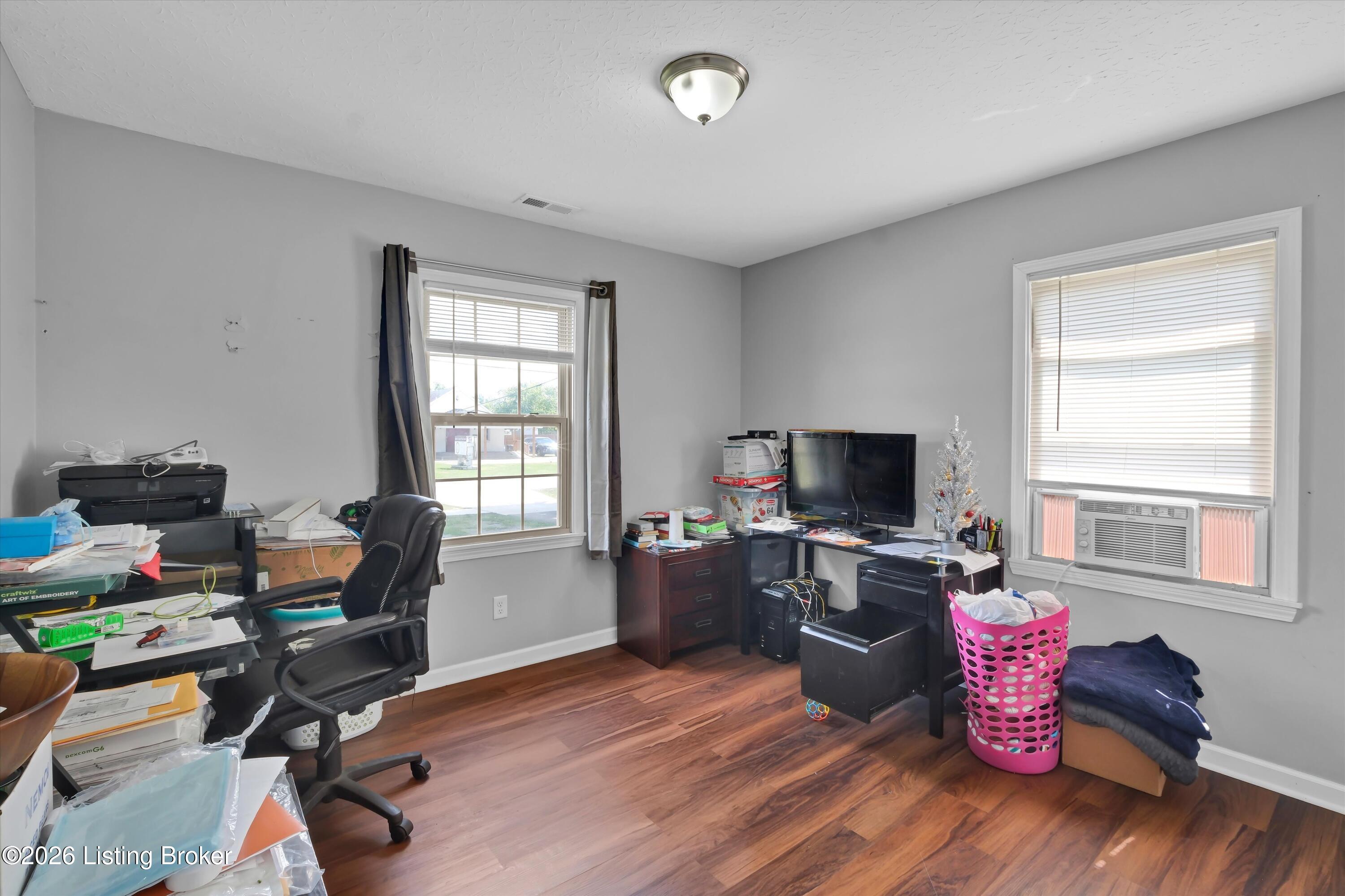 1111 W Indian Trail Property Photo 16