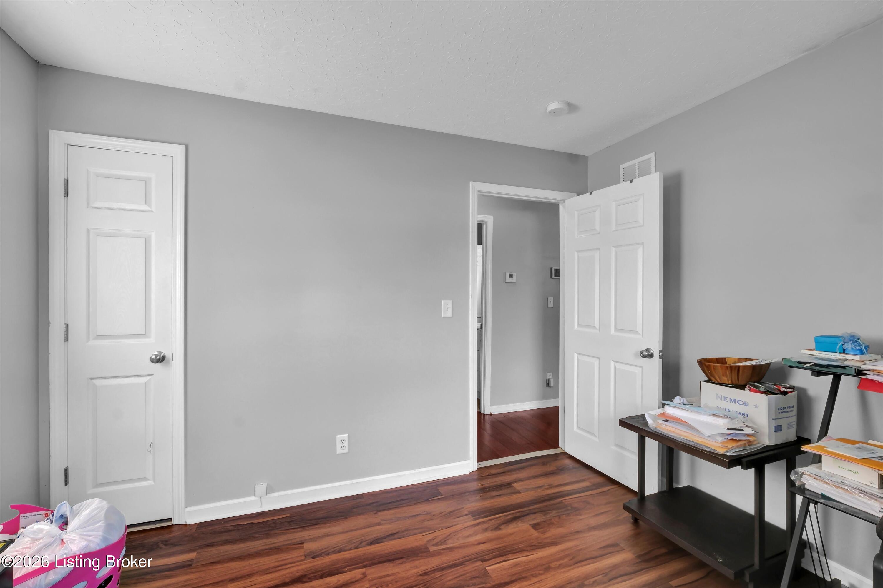 1111 W Indian Trail Property Photo 18