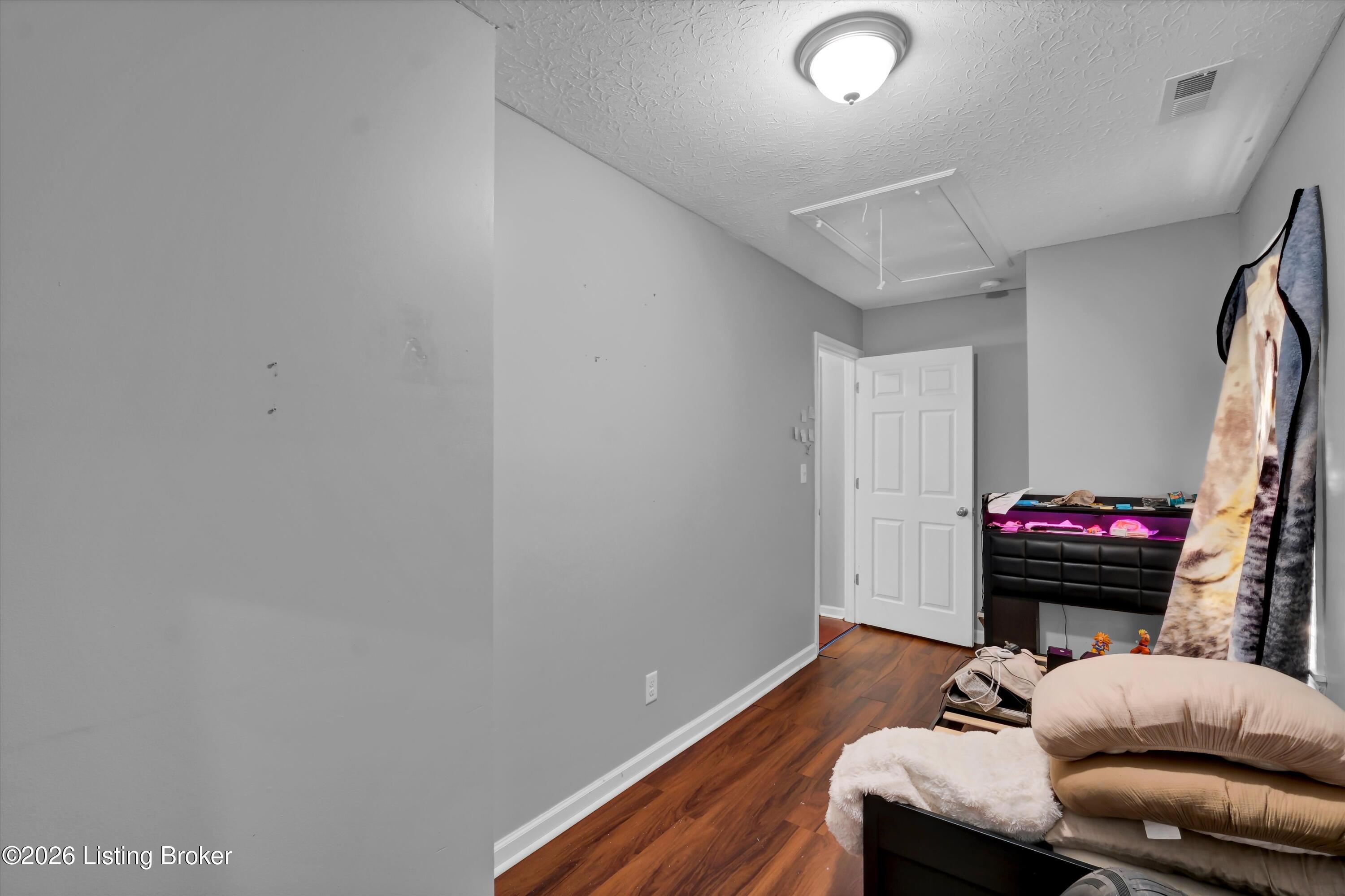 1111 W Indian Trail Property Photo 28