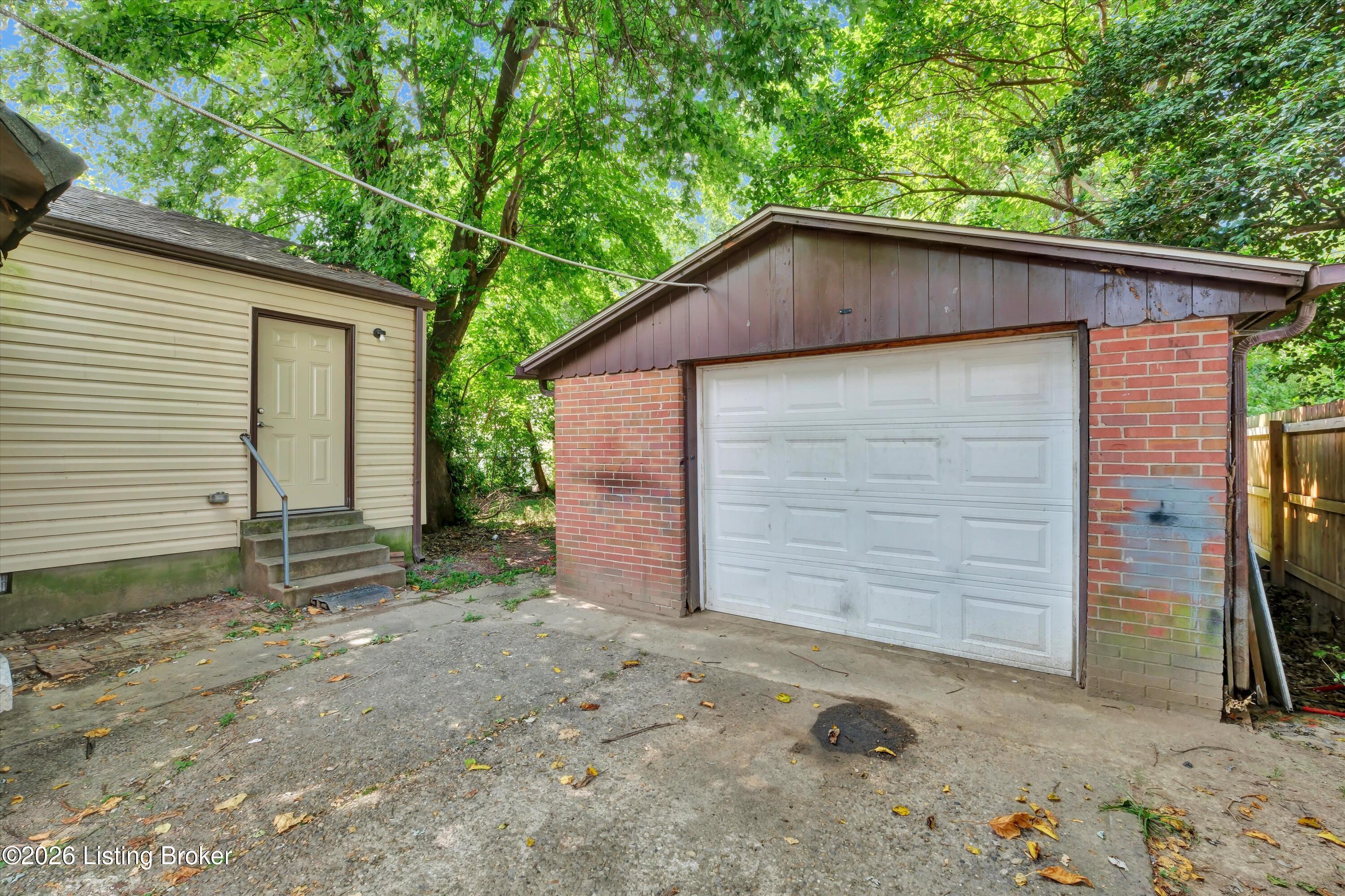 1111 W Indian Trail Property Photo 30