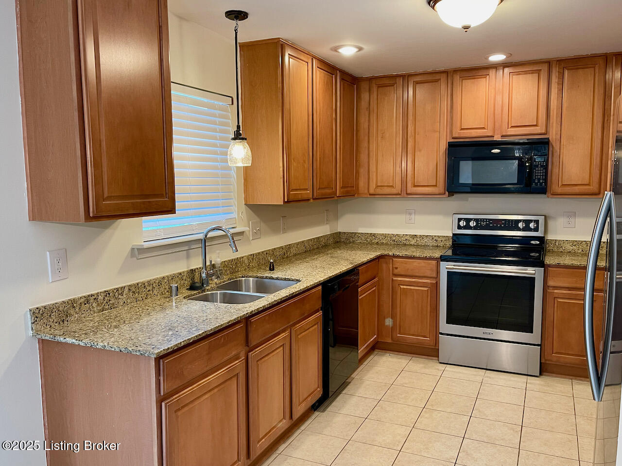 13404 Cain Ln Property Photo 2