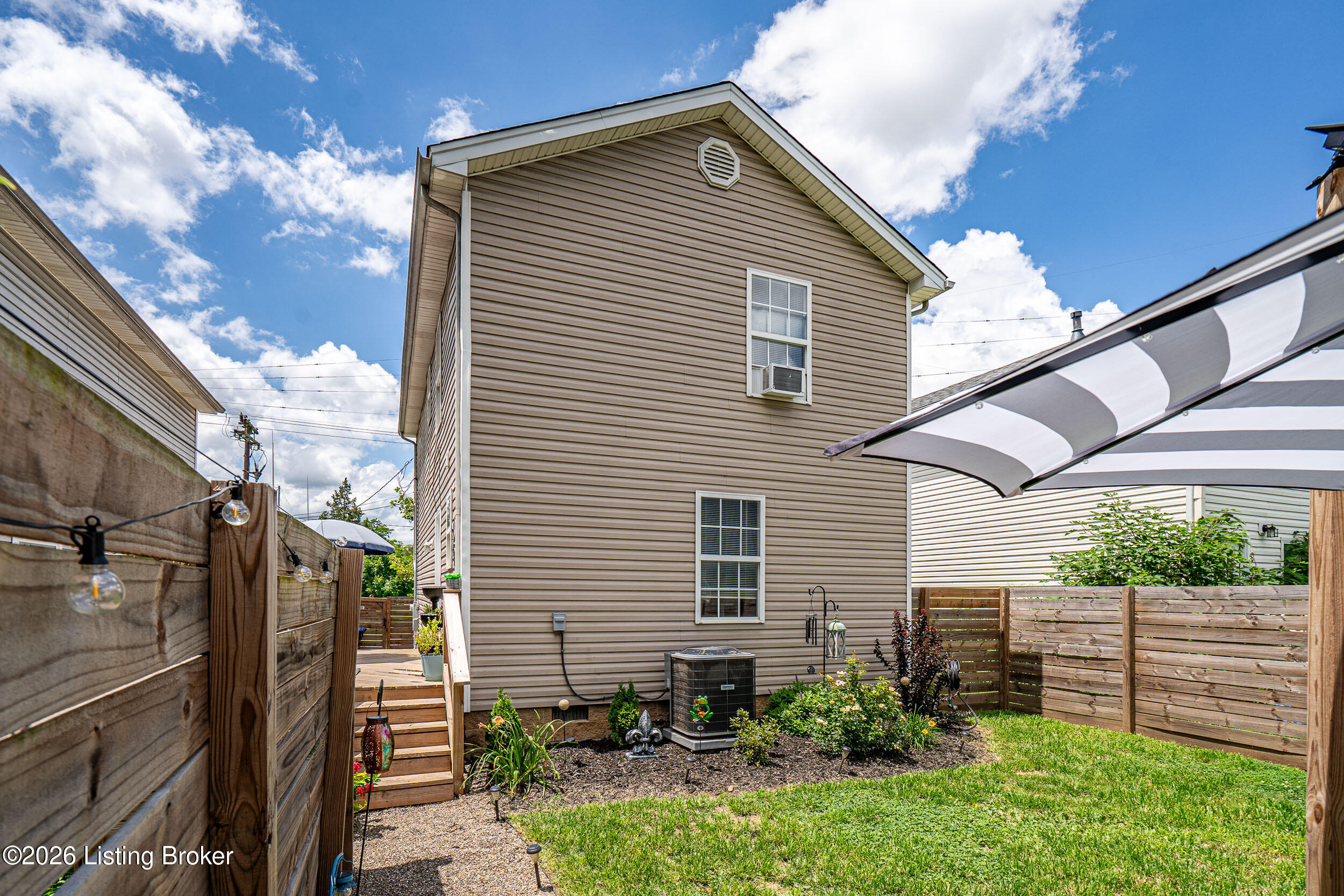 939 S Clay St Property Photo 3