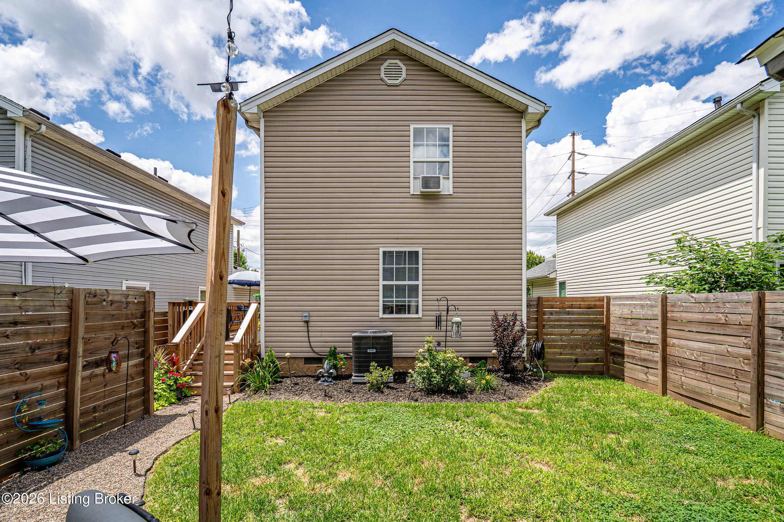 939 S Clay St Property Photo 4