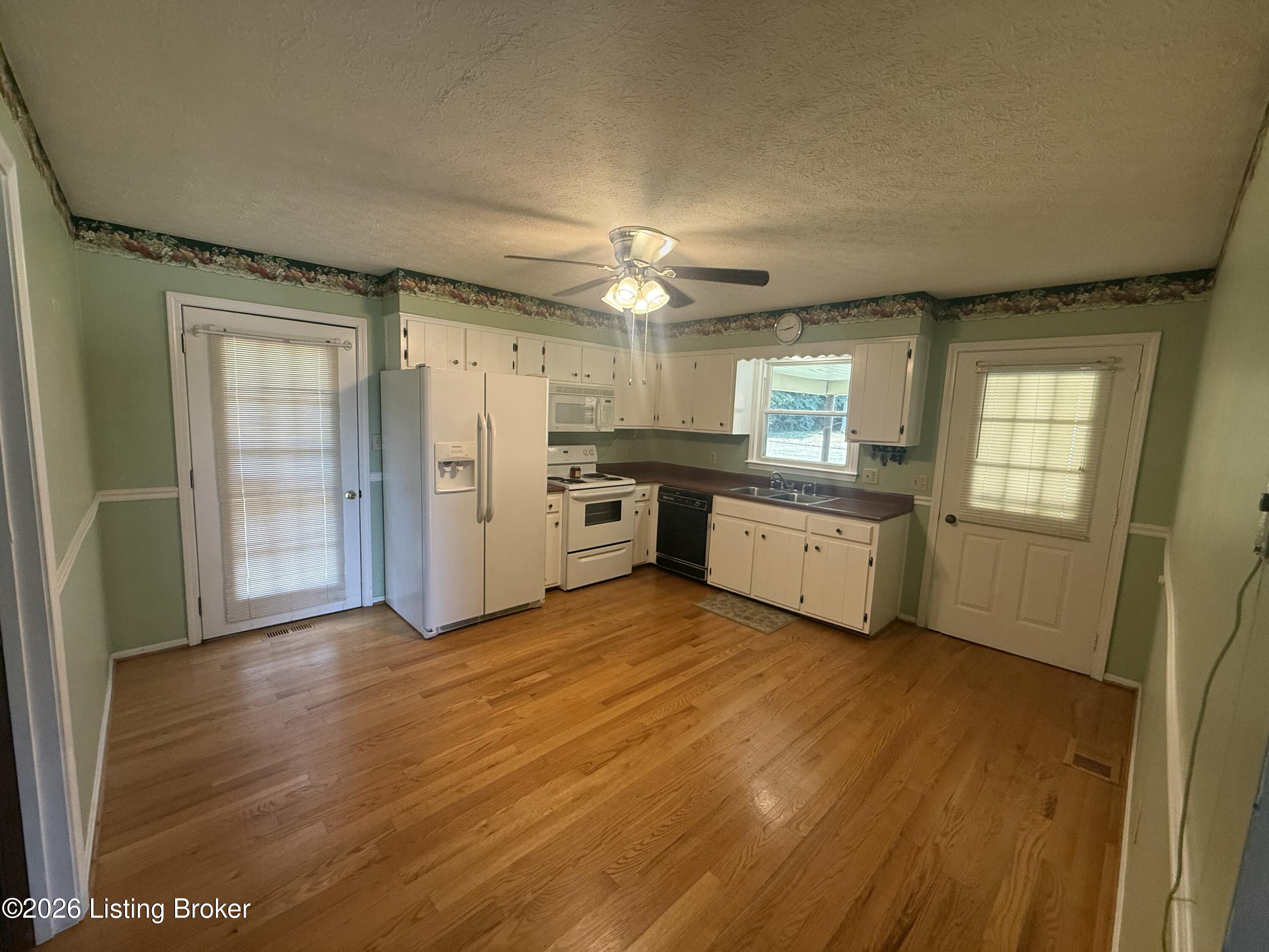 315 Hill St Property Photo 4