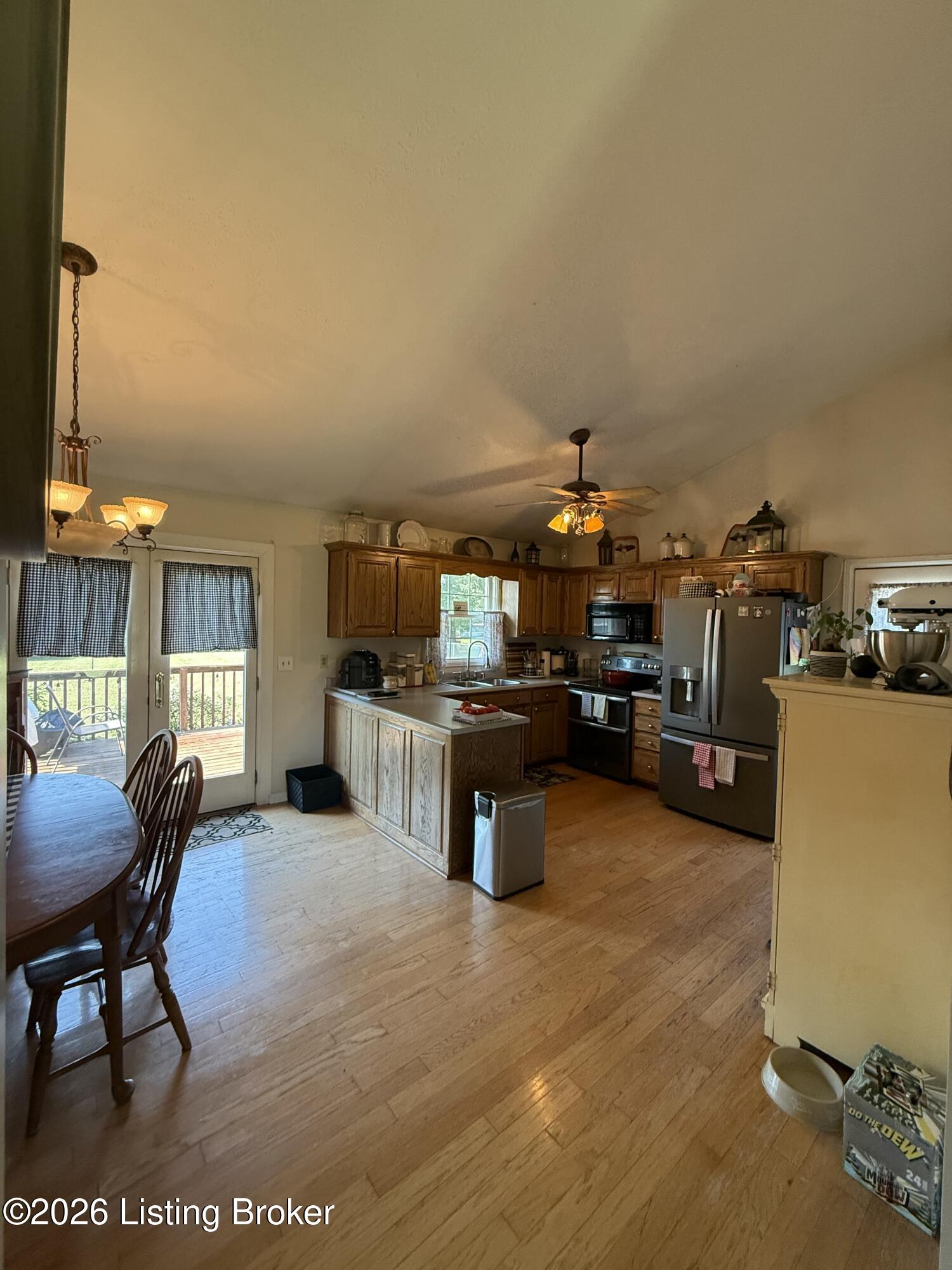 595 Deatsville Loop Property Photo 5