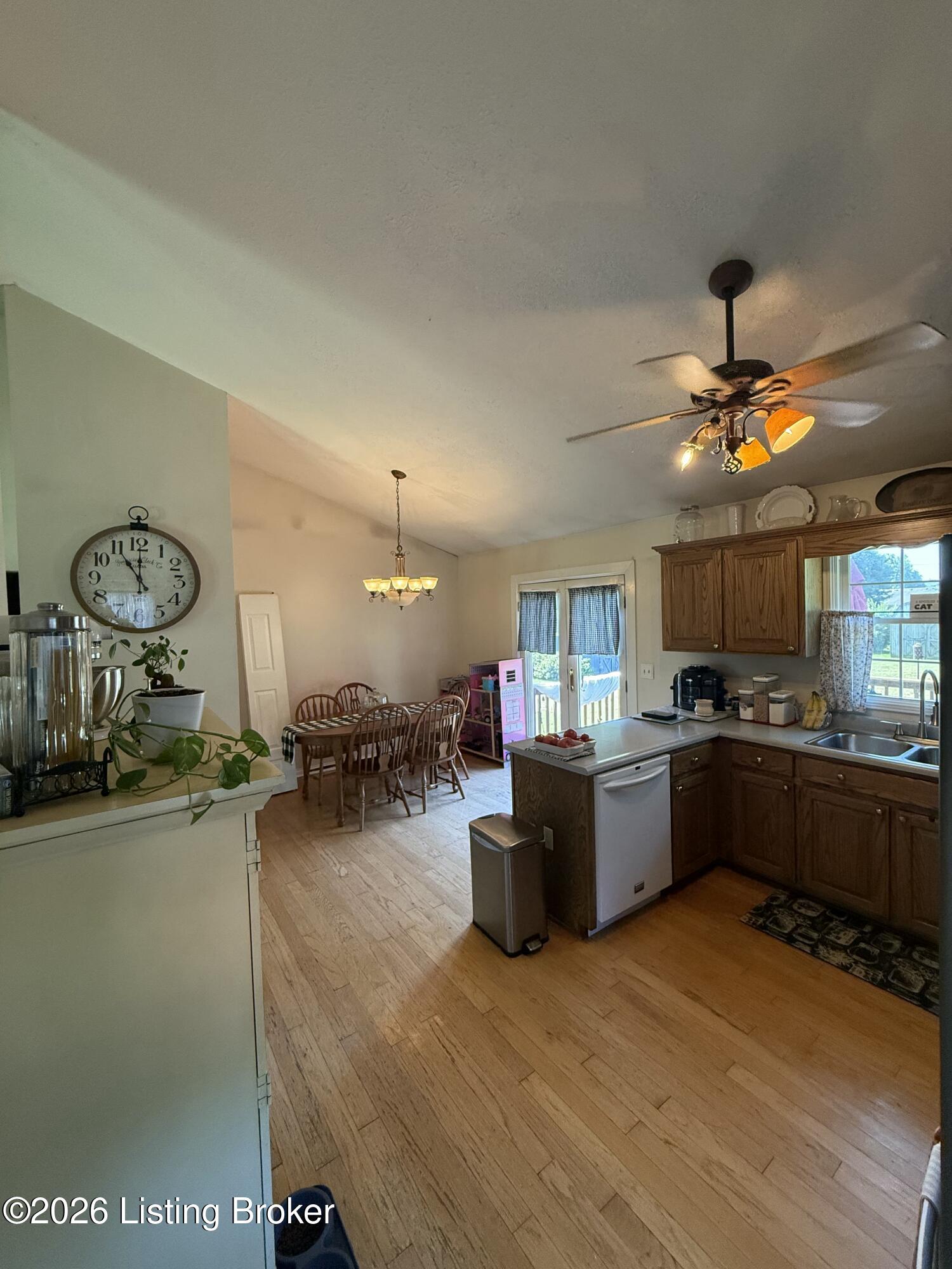 595 Deatsville Loop Property Photo 6