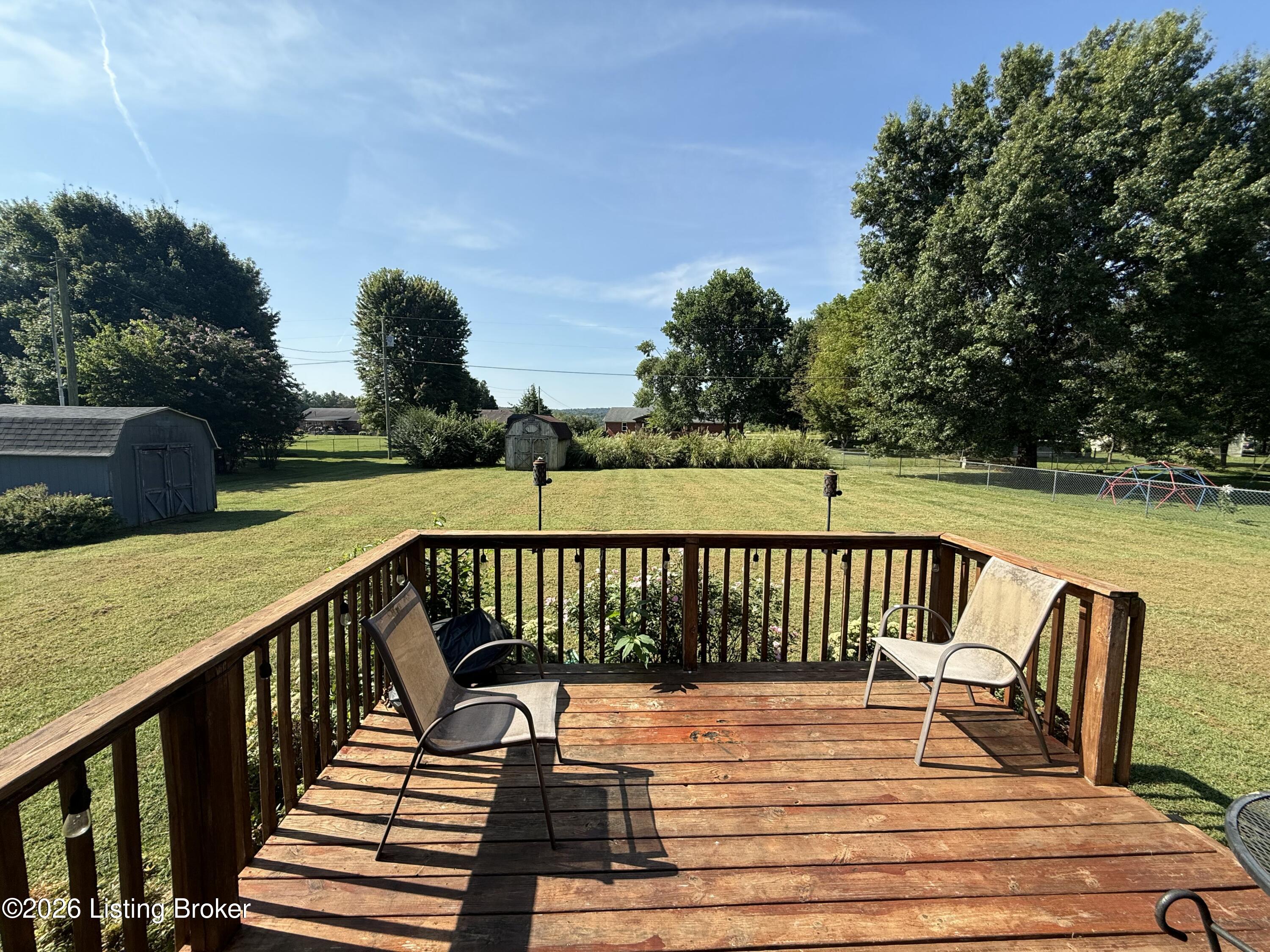 595 Deatsville Loop Property Photo 11