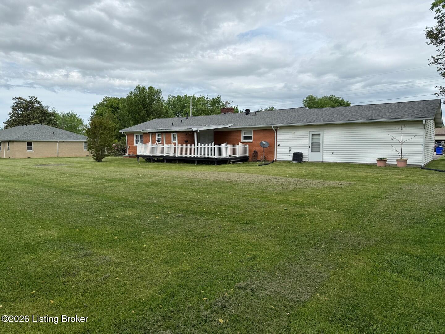 320 Sequoia Dr Property Photo 8