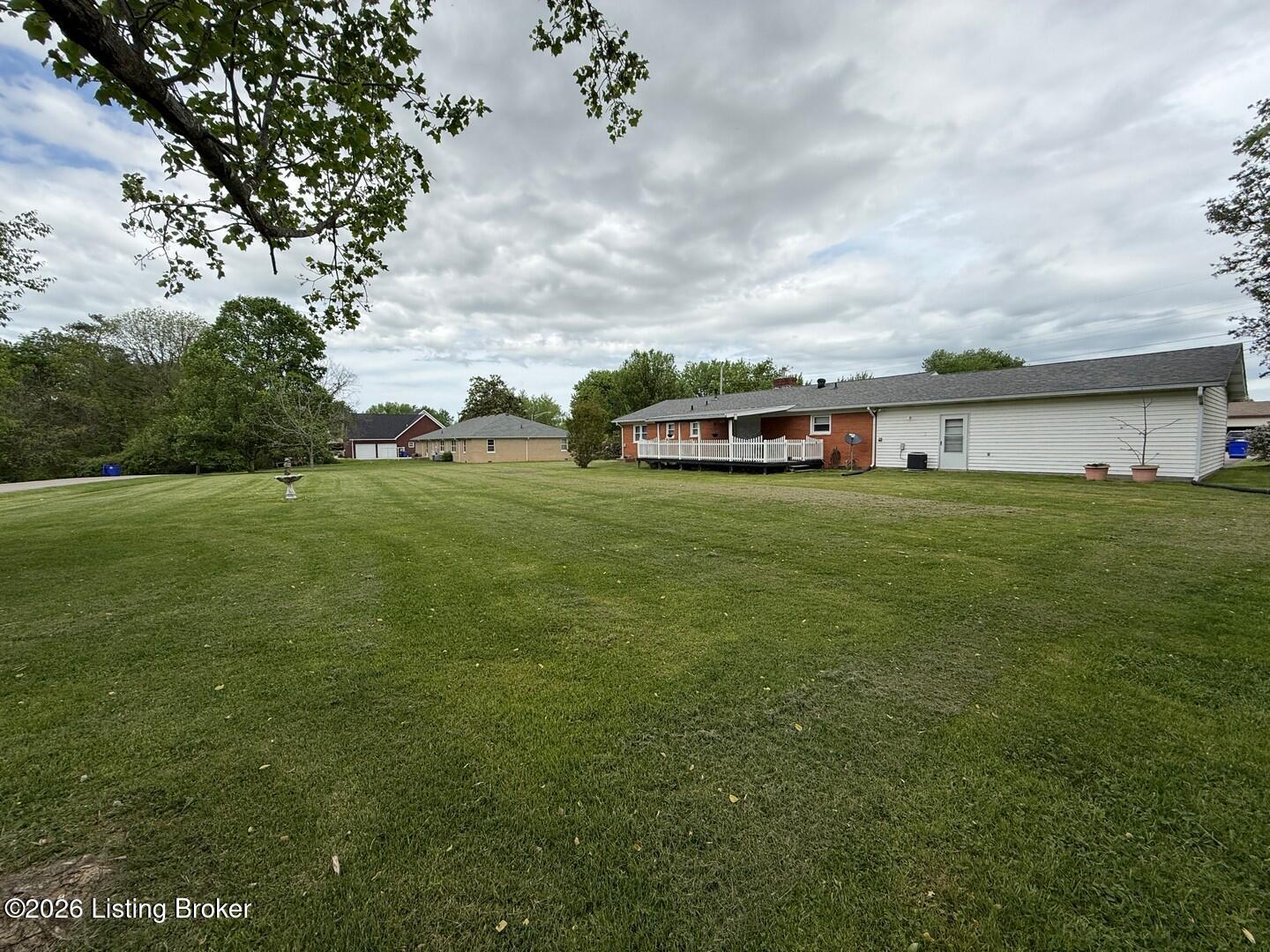 320 Sequoia Dr Property Photo 9