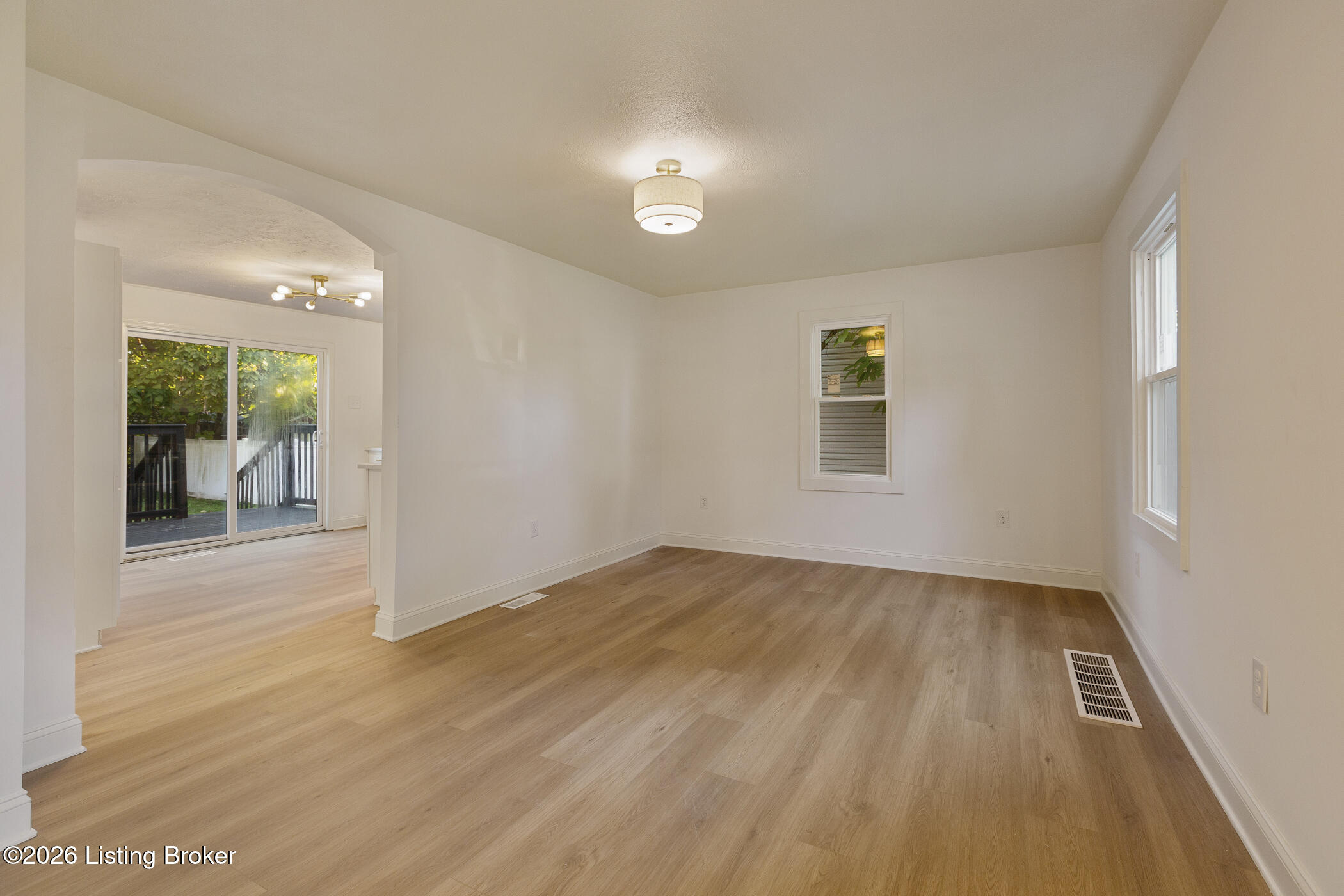 2310 Thomas Ave Property Photo 4