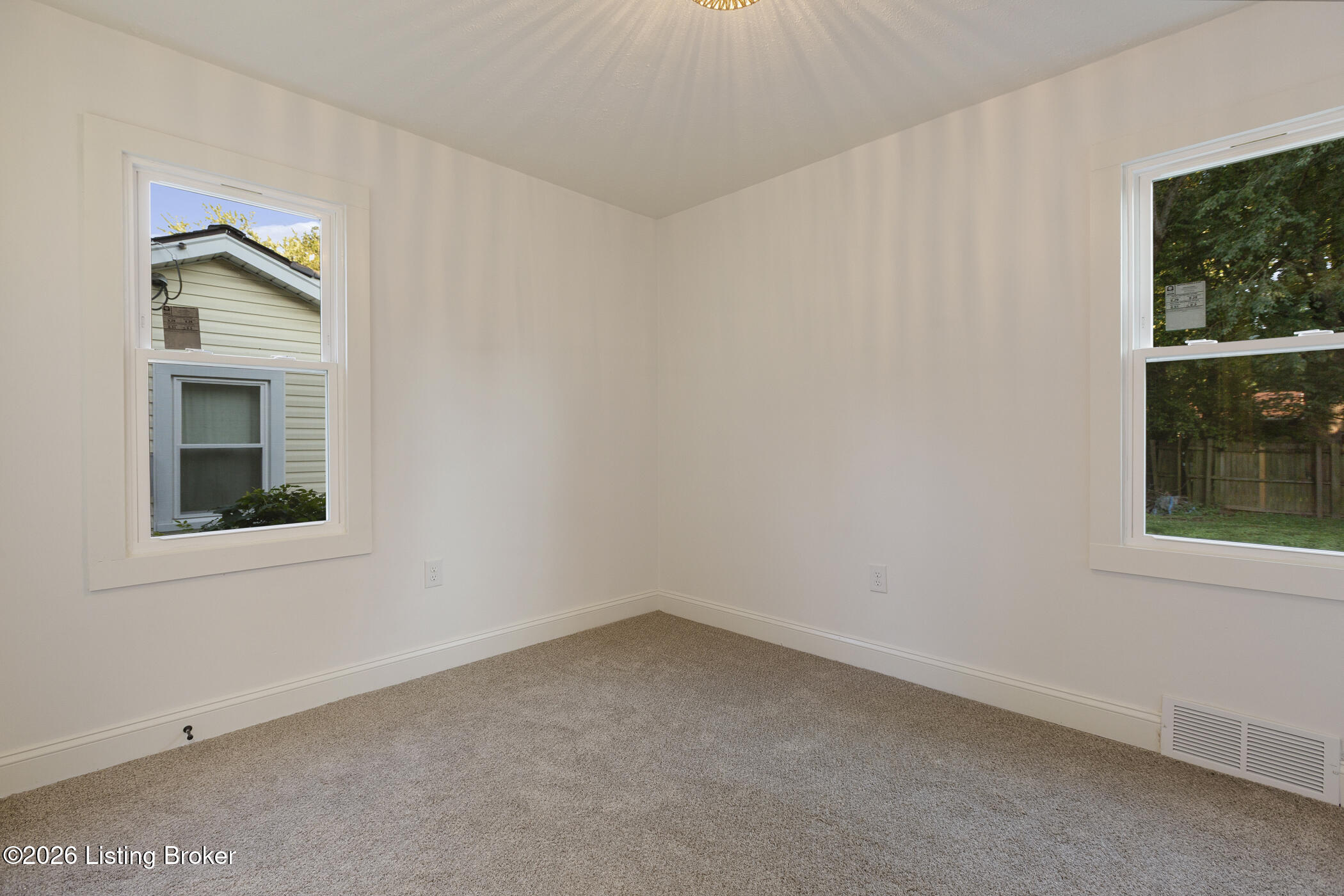 2310 Thomas Ave Property Photo 14