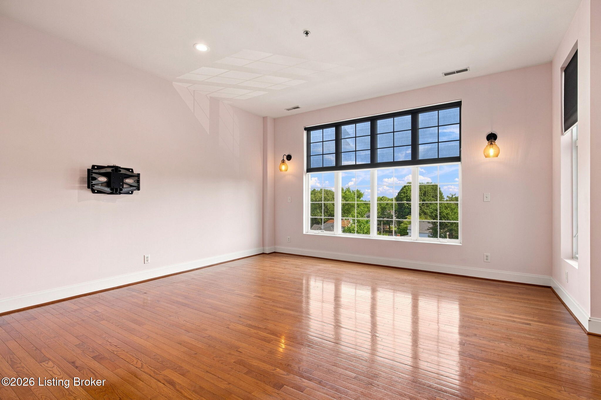 2011 Frankfort Ave 408 Property Photo 3