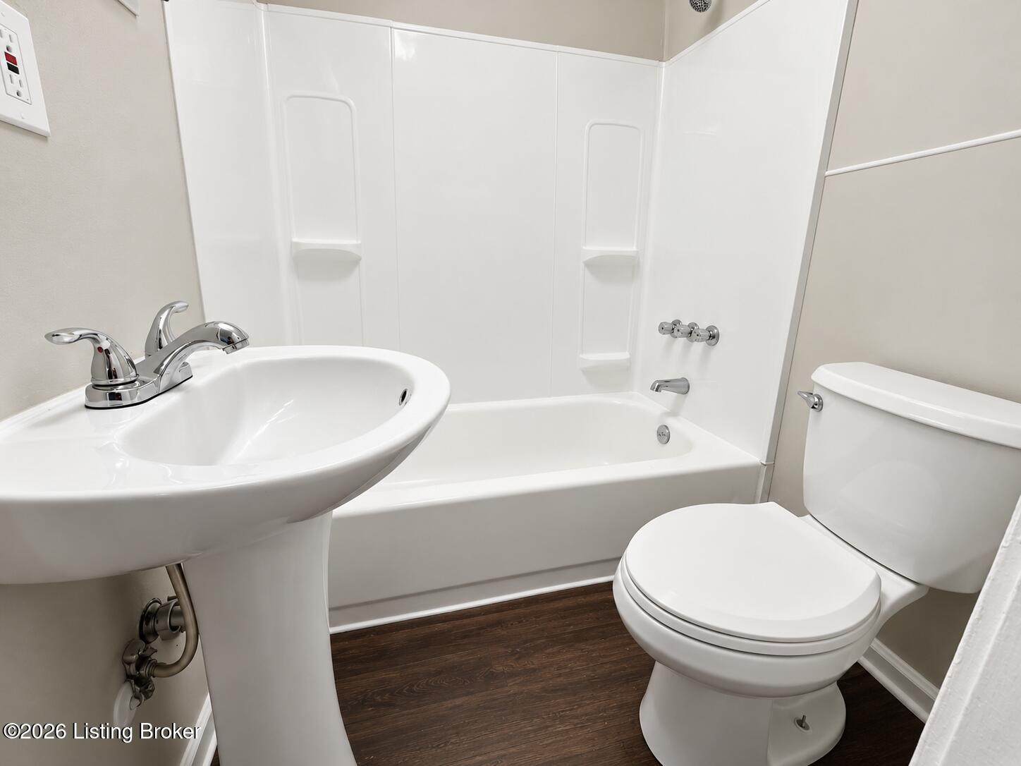 1836 Algonquin Pkwy 1 Property Photo 5