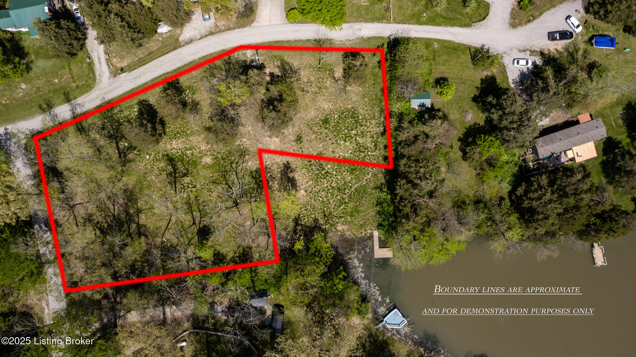 1016 Peninsula Dr Property Photo 3