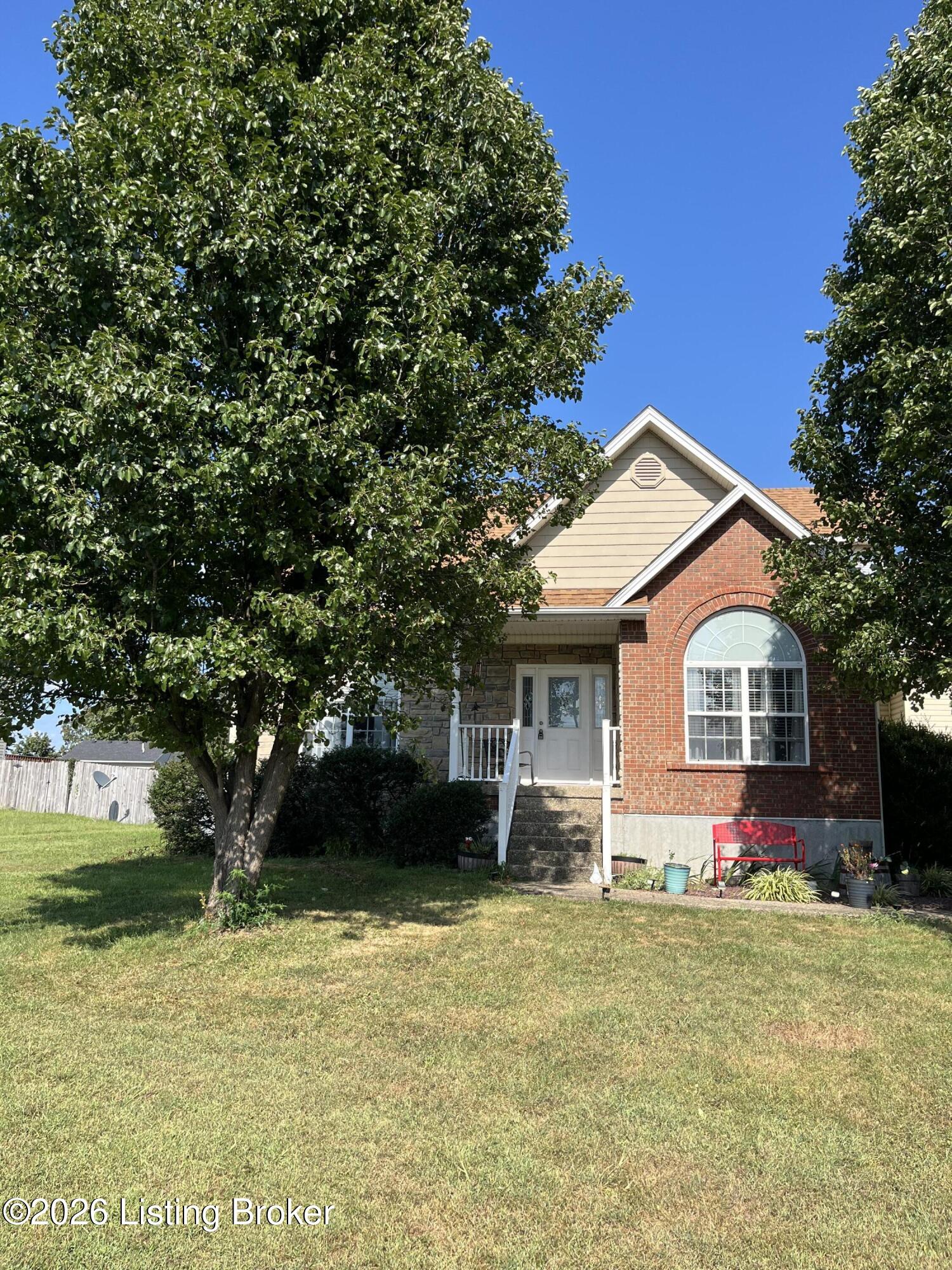 4900 S Woodland Dr Property Photo 1