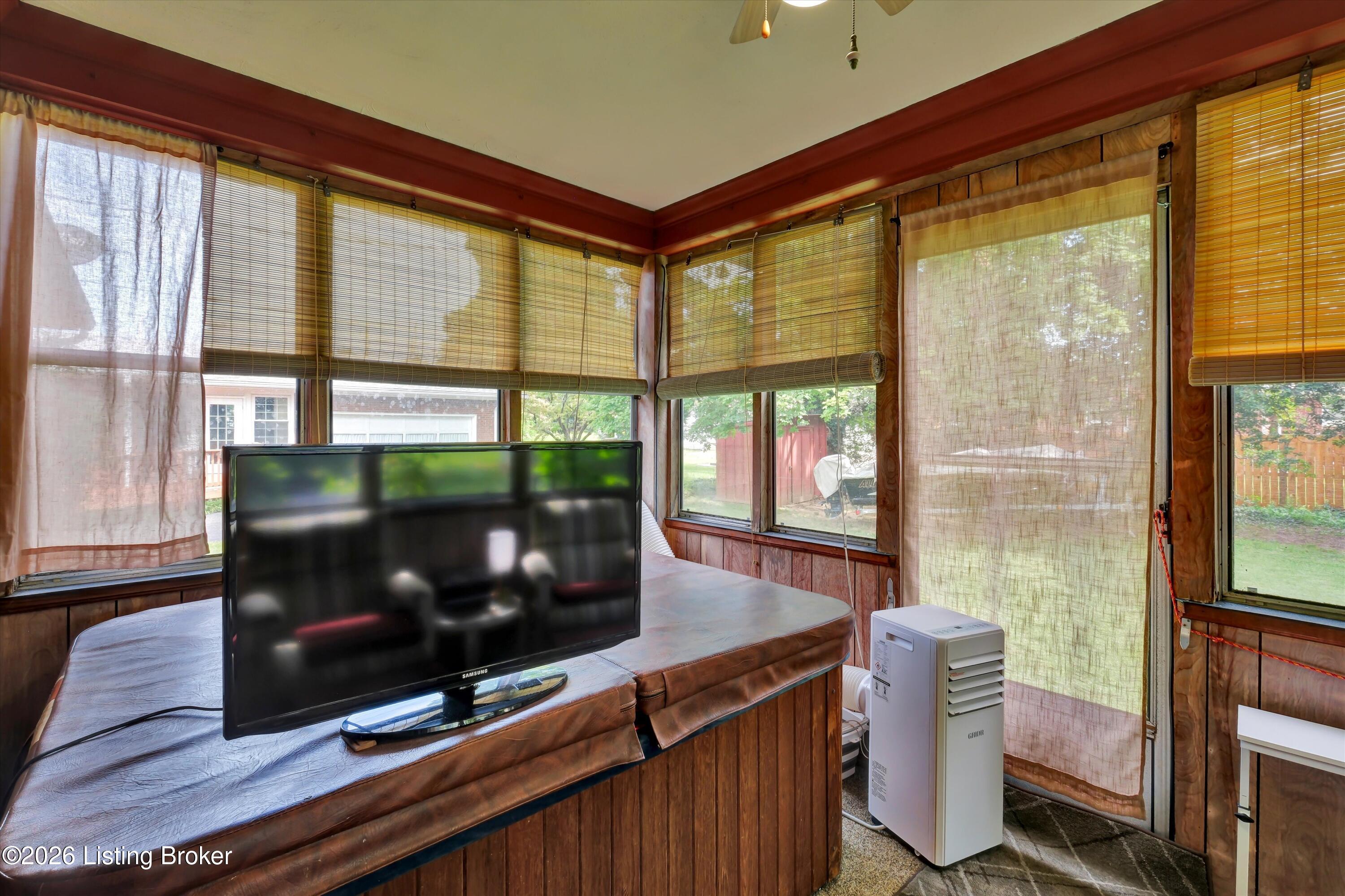 1903 Wesley Ave Property Photo 21
