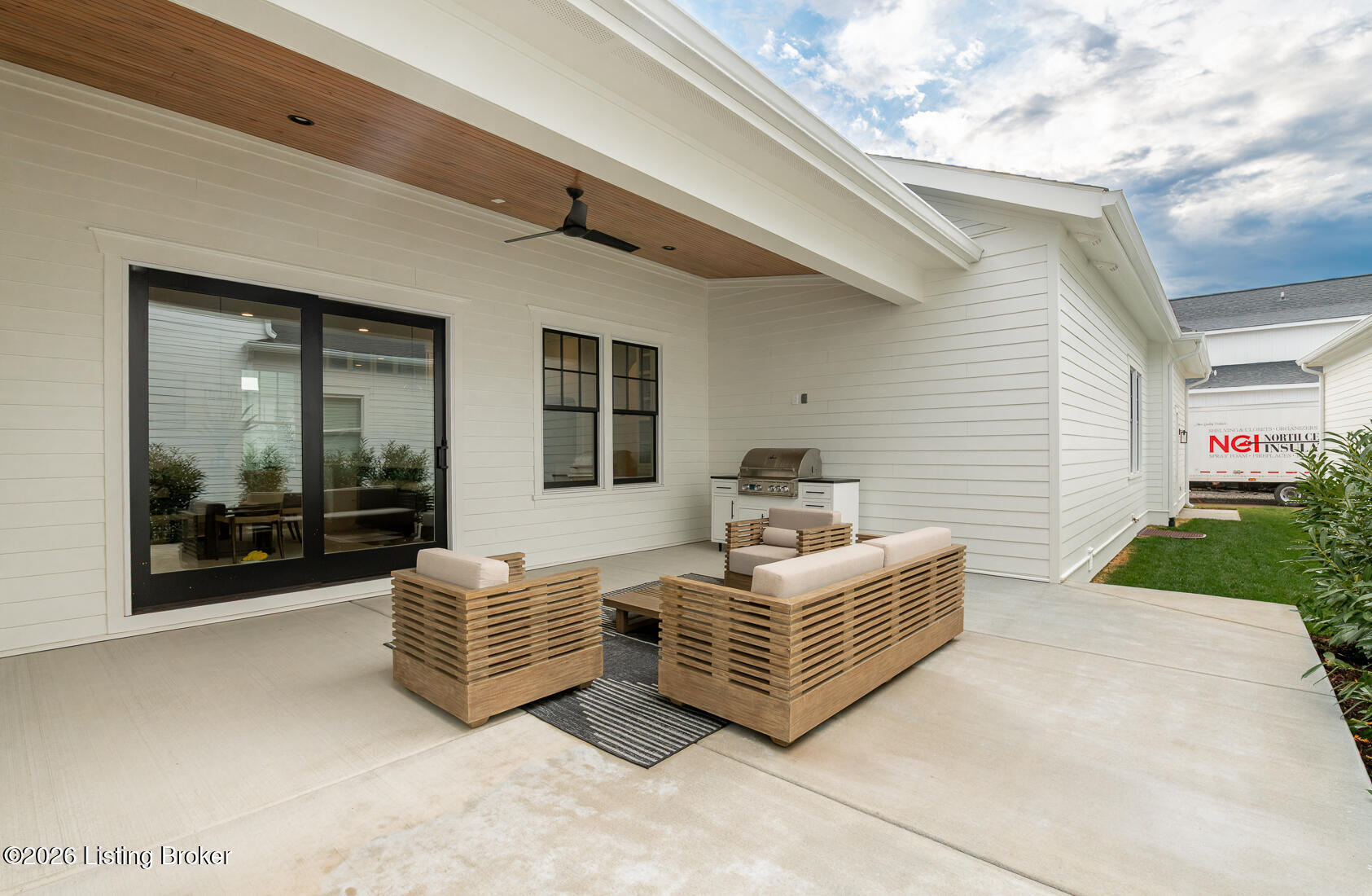 6135 Shooting Star Dr Property Photo 4