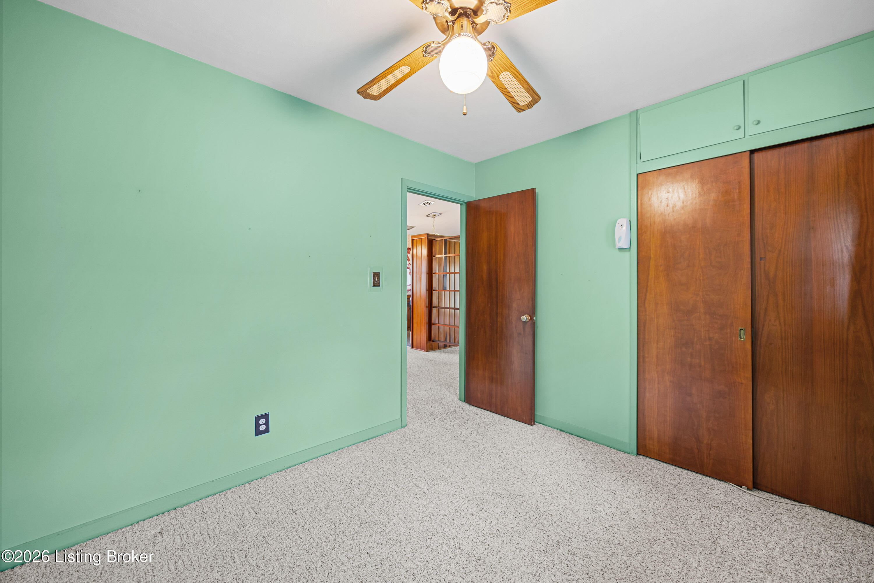 9917 East Ave Property Photo 18