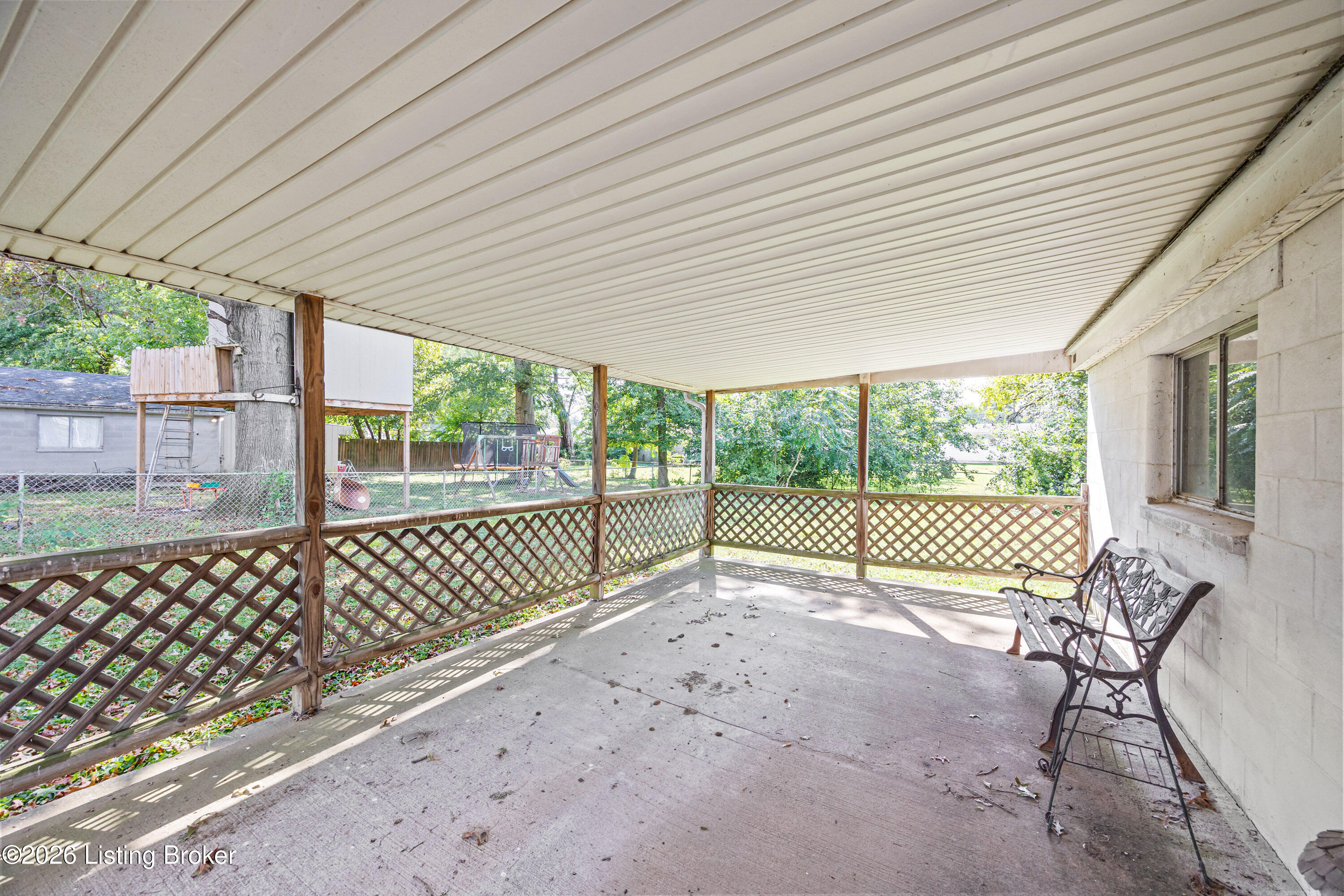 9917 East Ave Property Photo 26