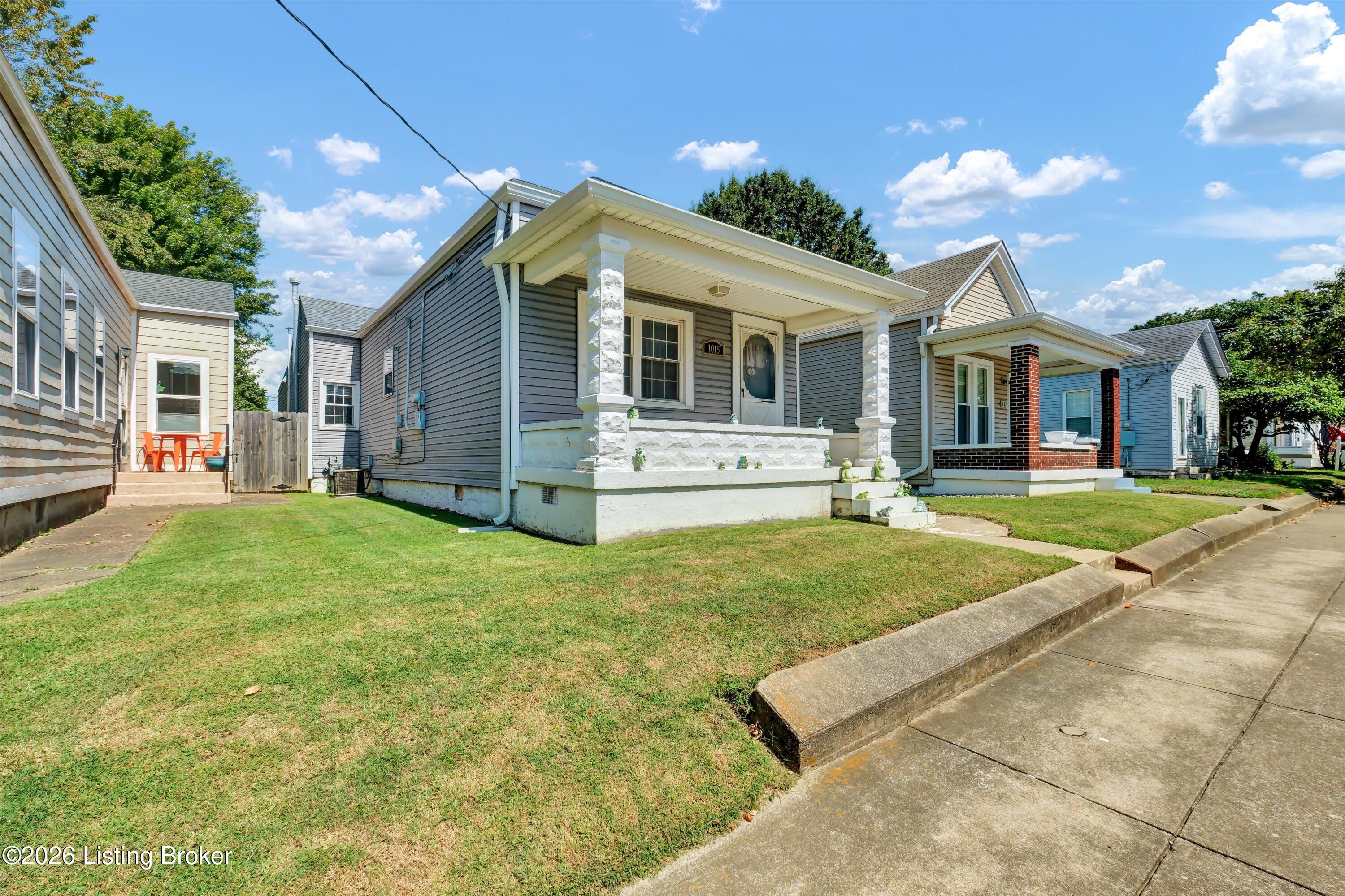 1015 E Burnett Ave Property Photo 4