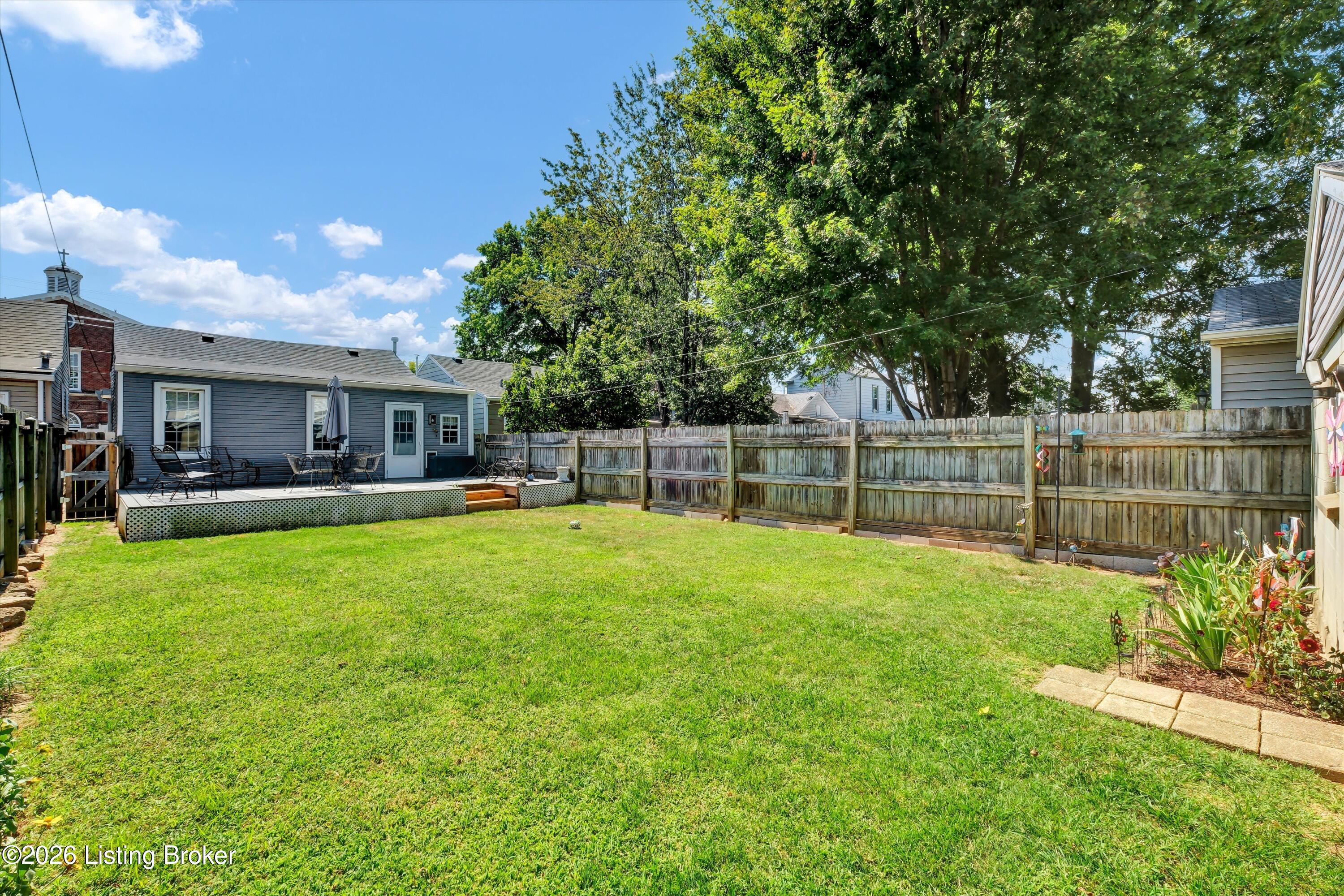 1015 E Burnett Ave Property Photo 32