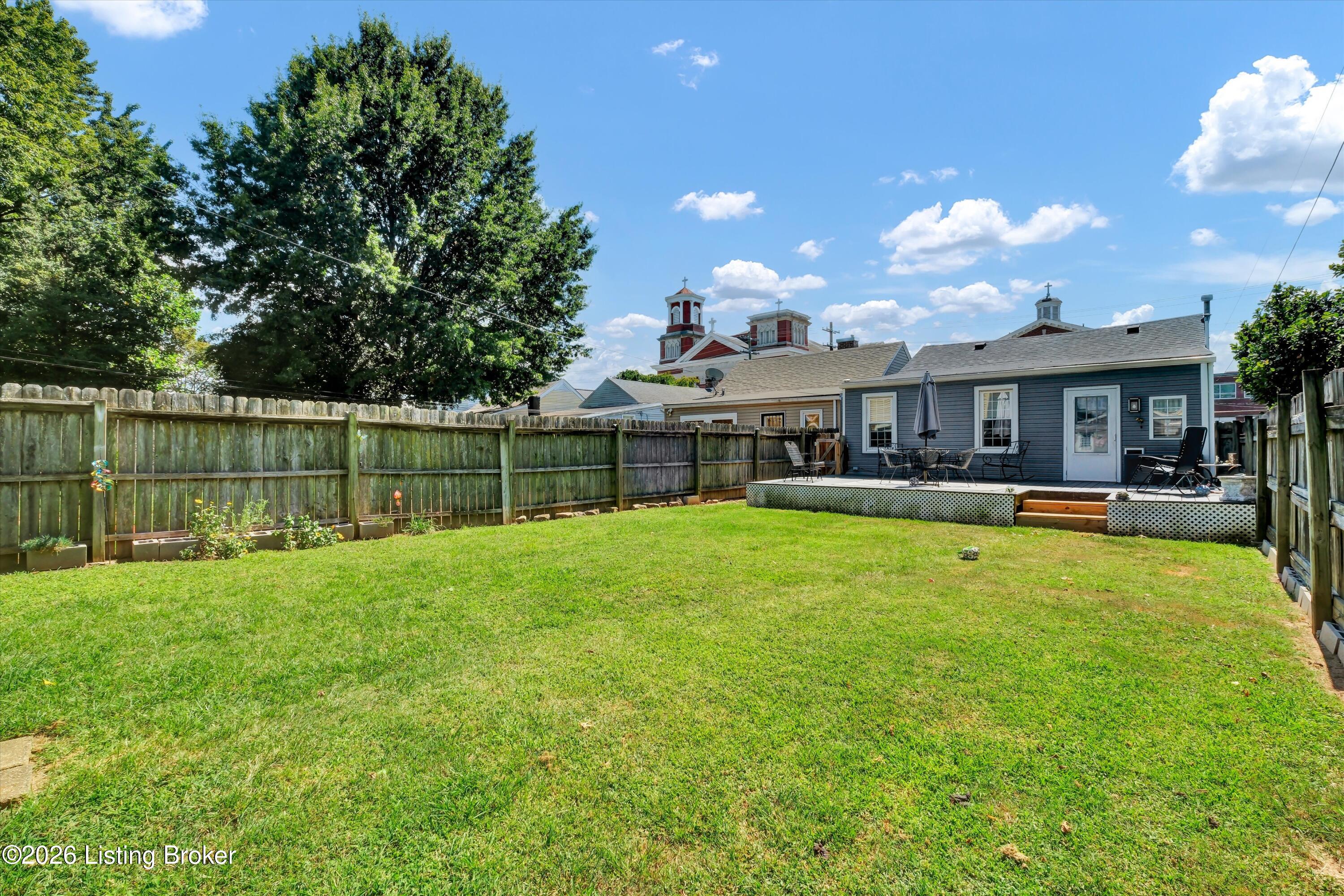 1015 E Burnett Ave Property Photo 33