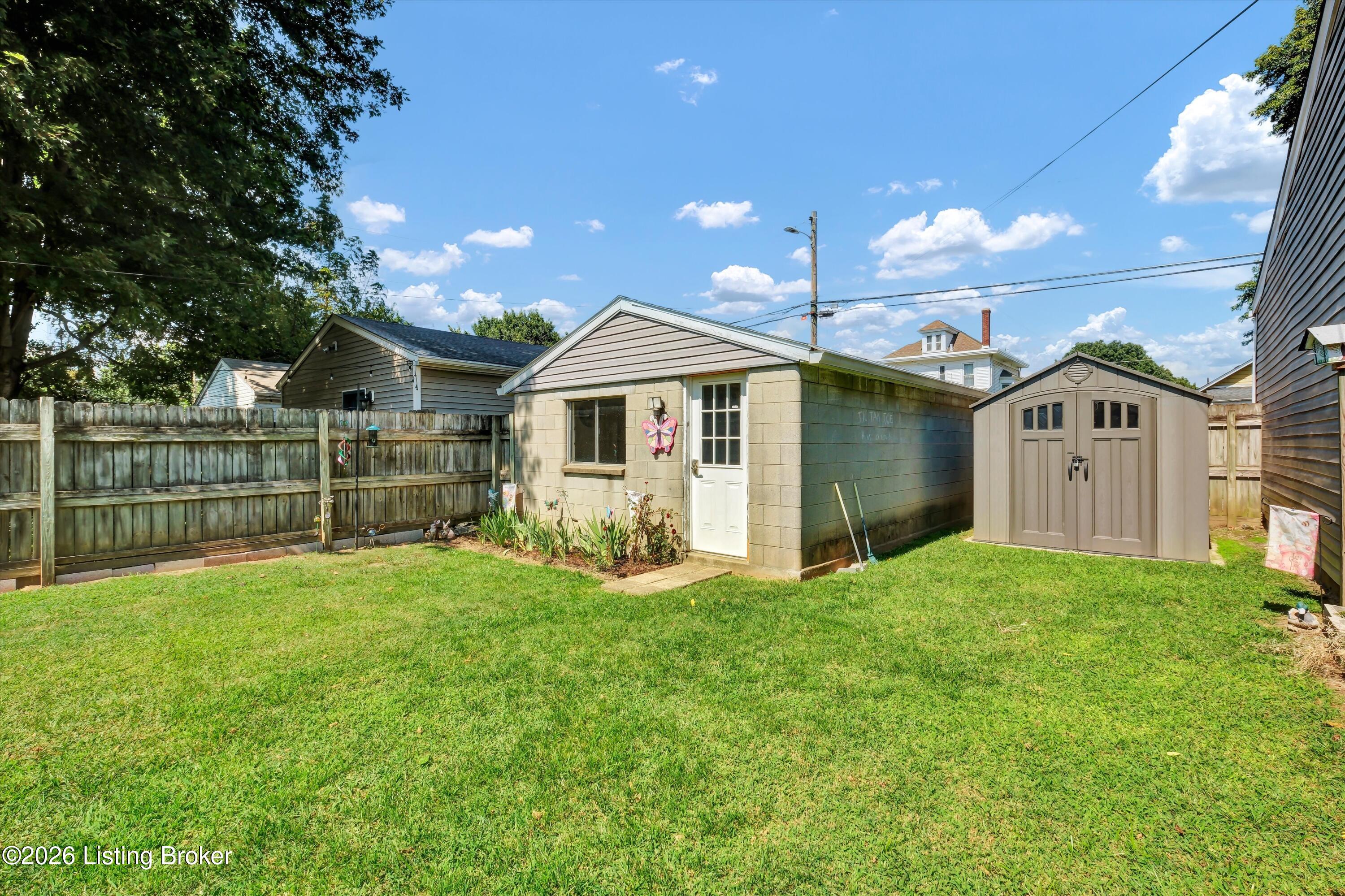 1015 E Burnett Ave Property Photo 34