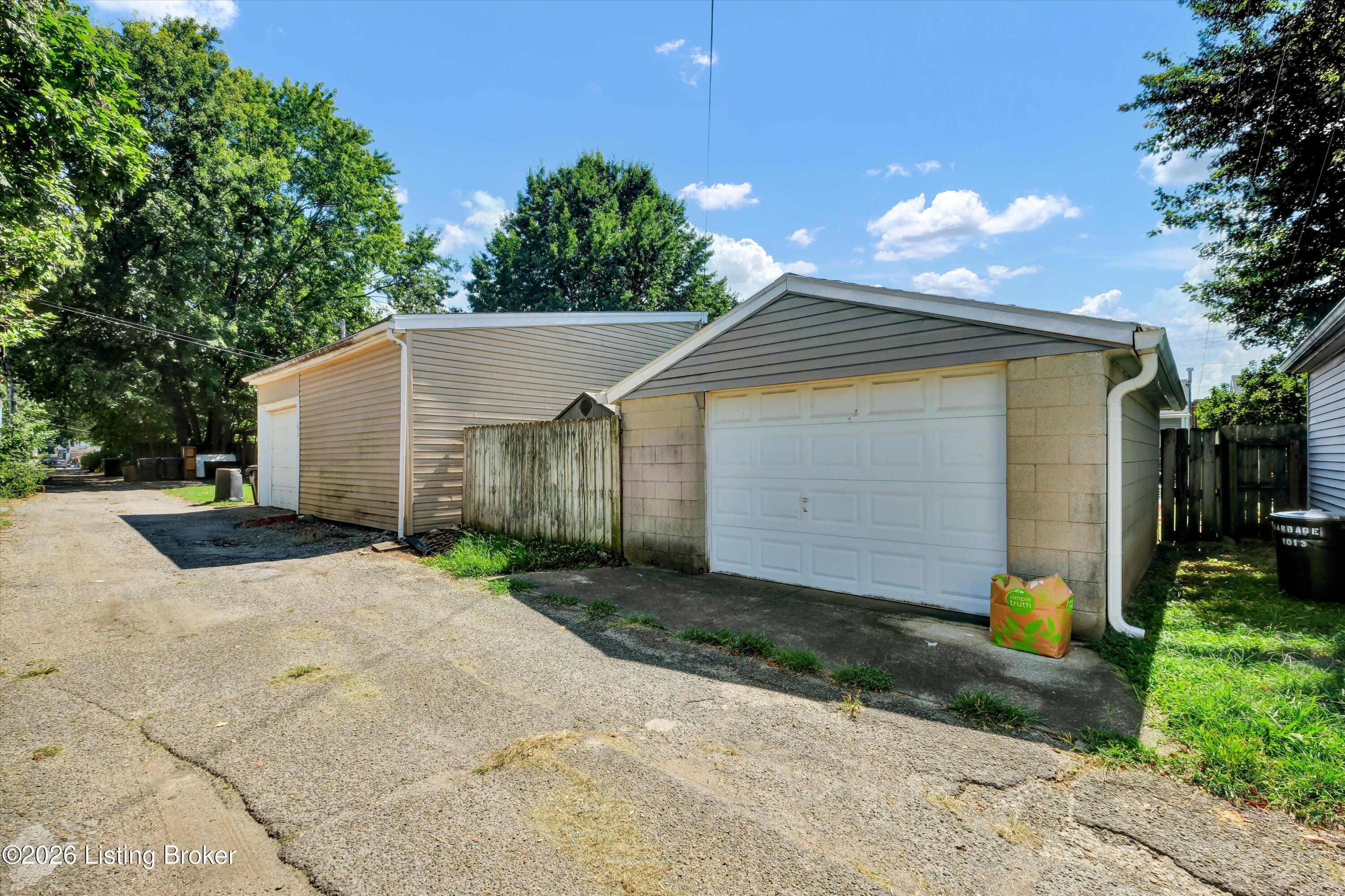 1015 E Burnett Ave Property Photo 35