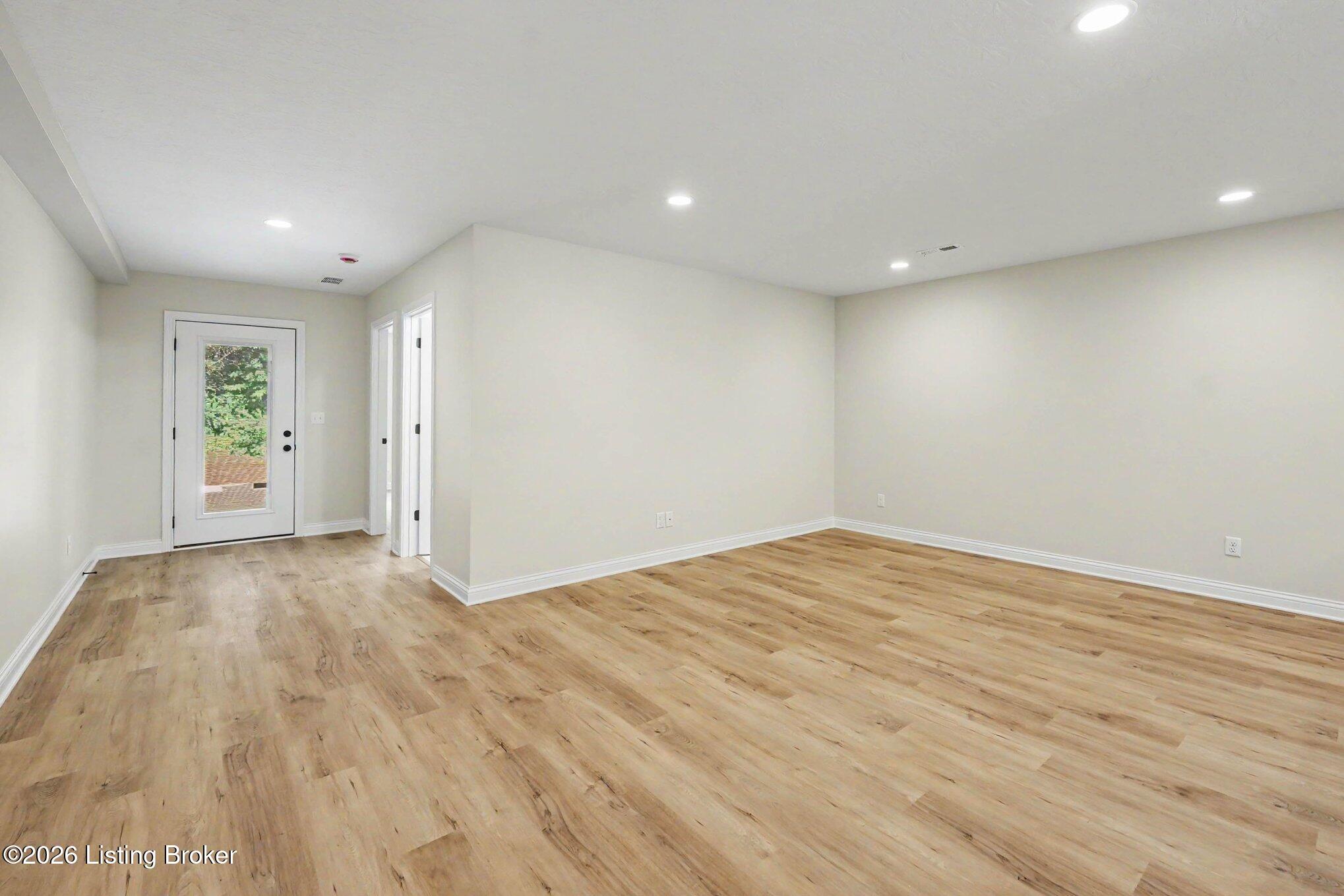 140 Blakenrod Blvd E Property Photo 9