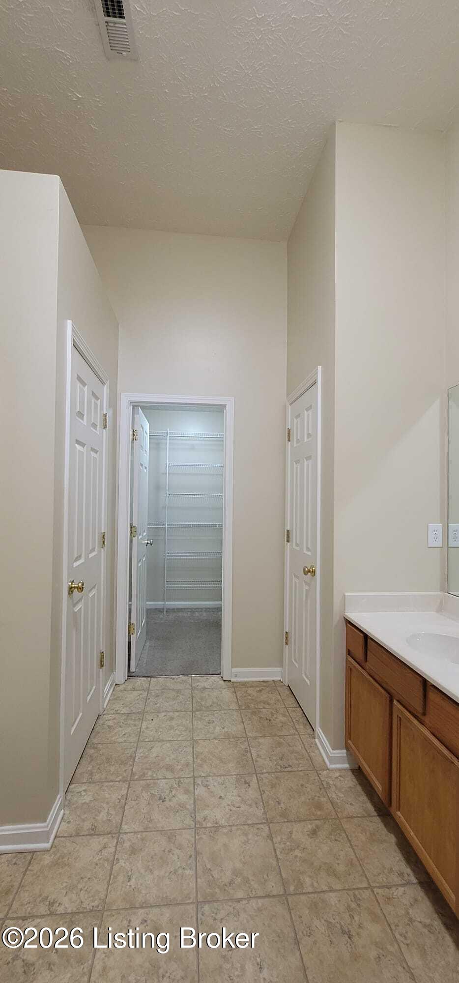 5603 Collington Ct Property Photo 4