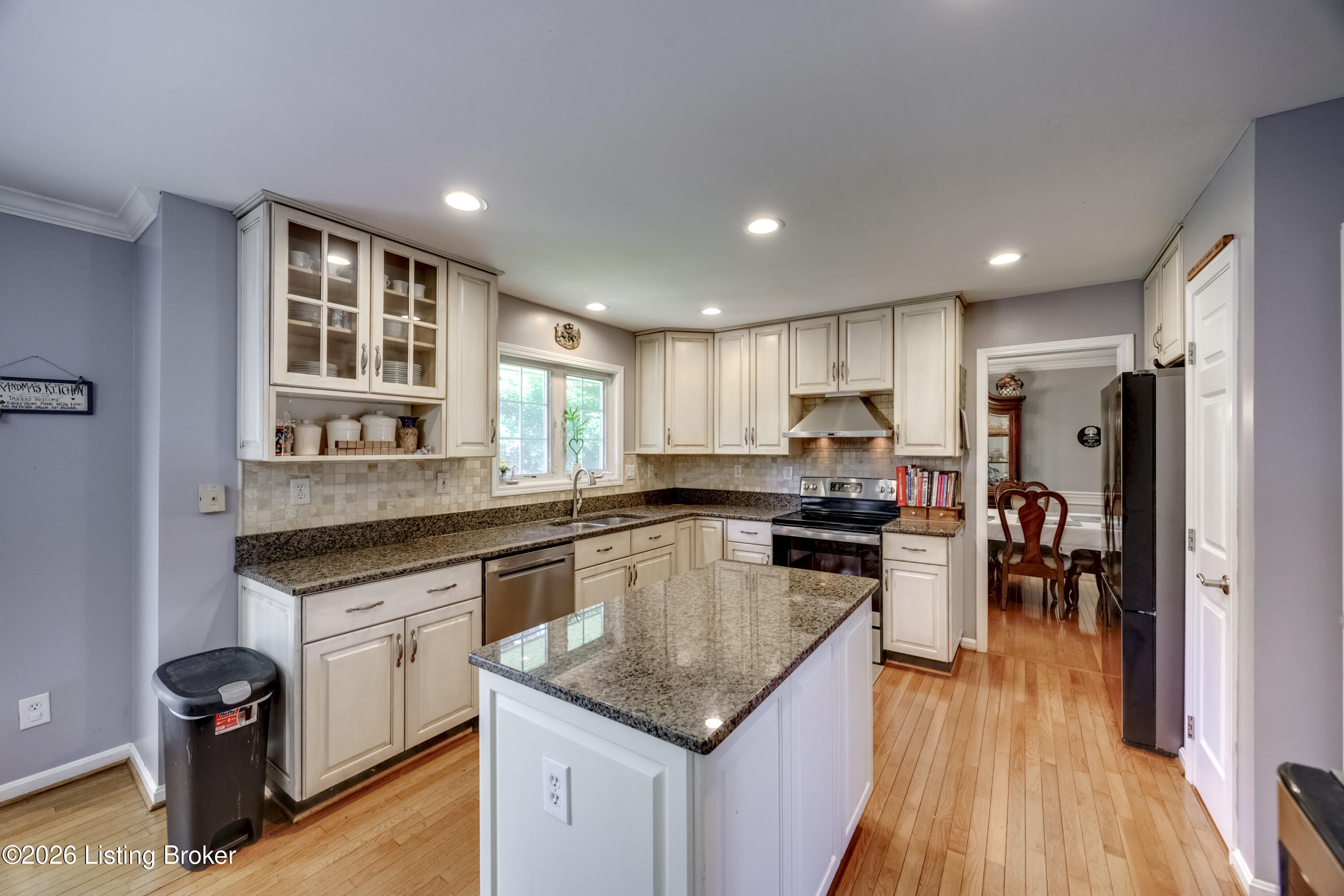 3904 Spring Valley Way Property Photo 3