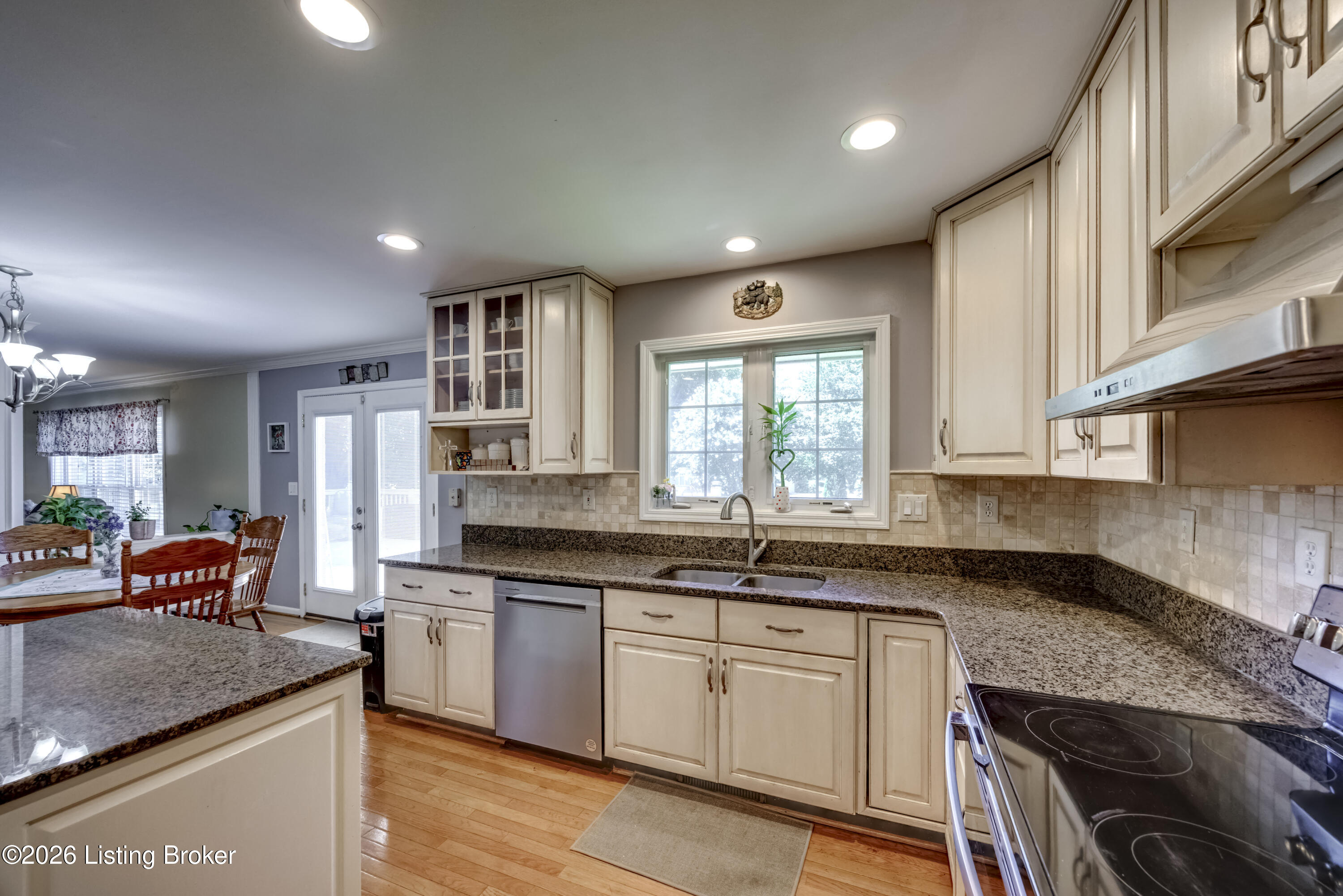 3904 Spring Valley Way Property Photo 5