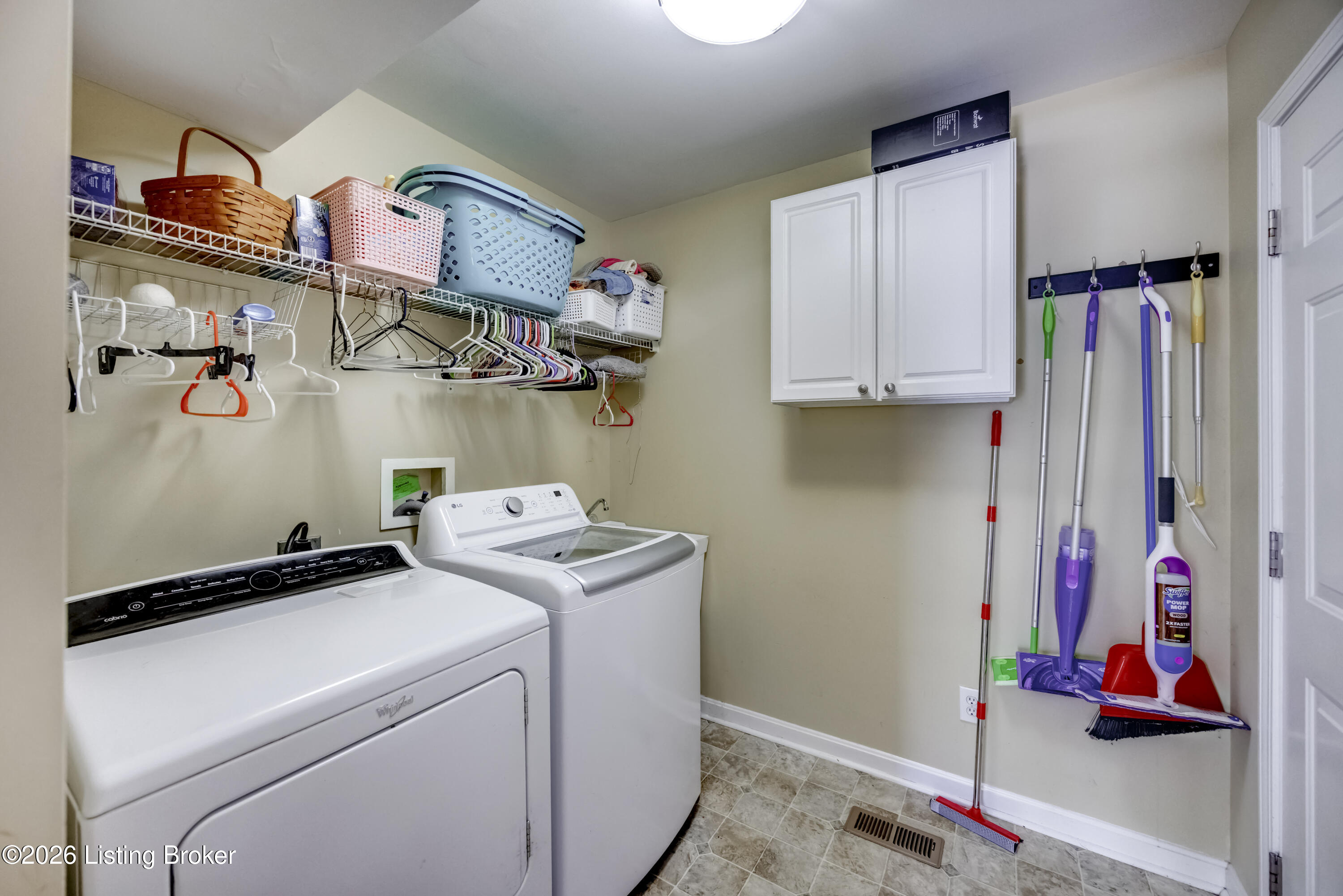 3904 Spring Valley Way Property Photo 16